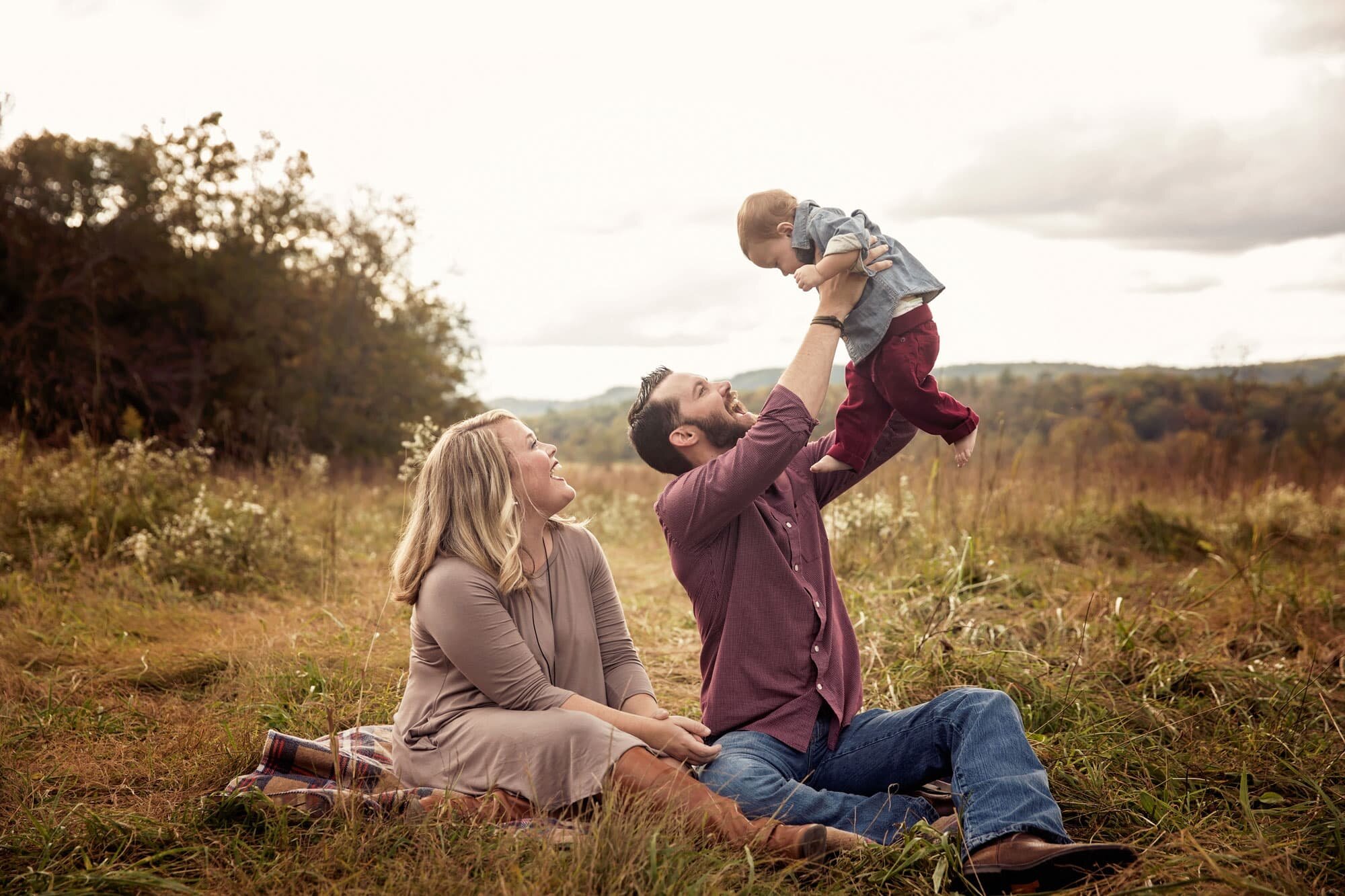 pigeon-forge-family-vacation-photographer-candid-playing.jpg