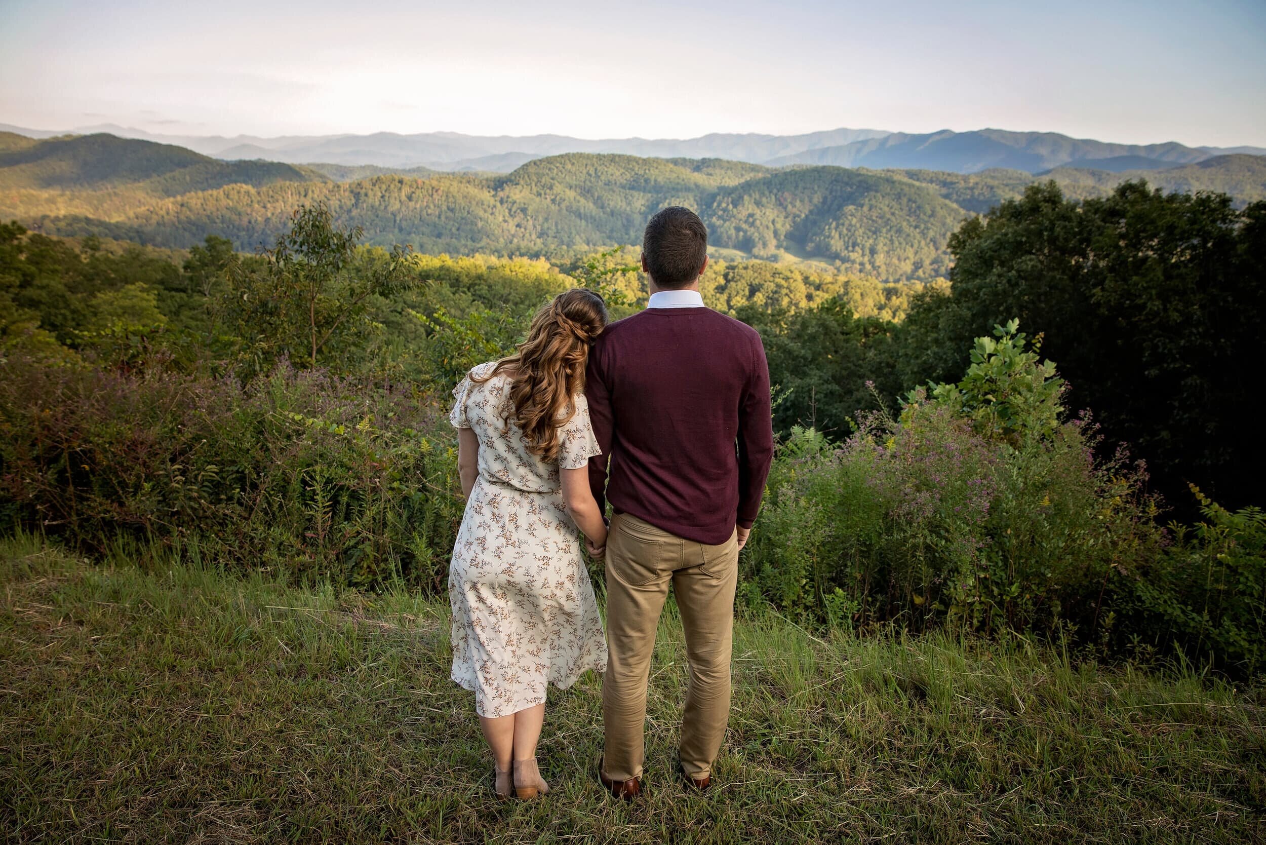smoky-mountain-engagement-picture-photographer.jpg
