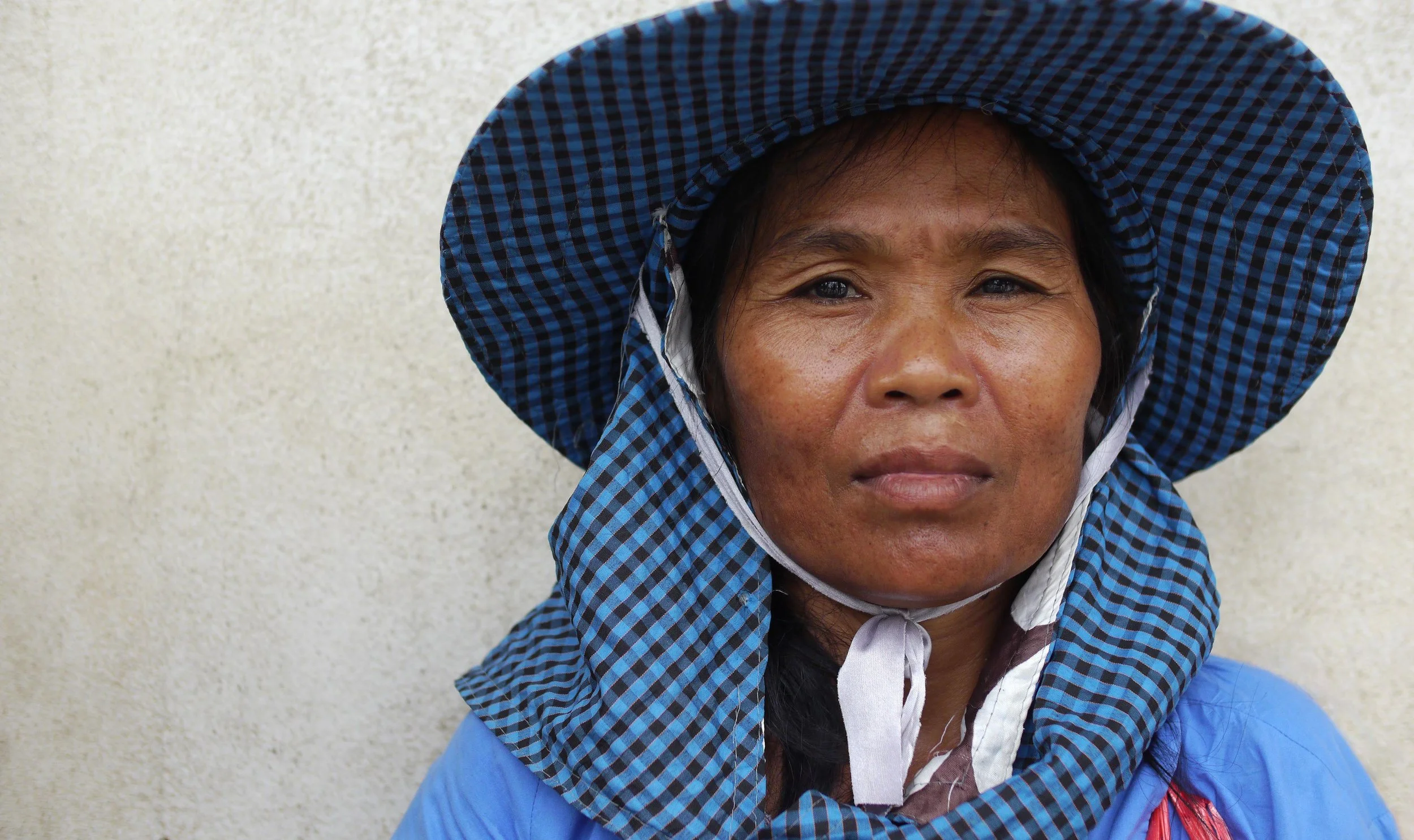 Khmer woman cropped.jpg