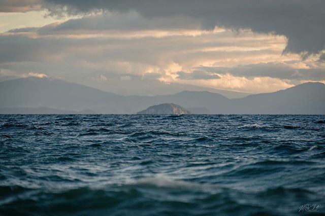 Relaxing on the shores of Lake Taupo. 🇳🇿