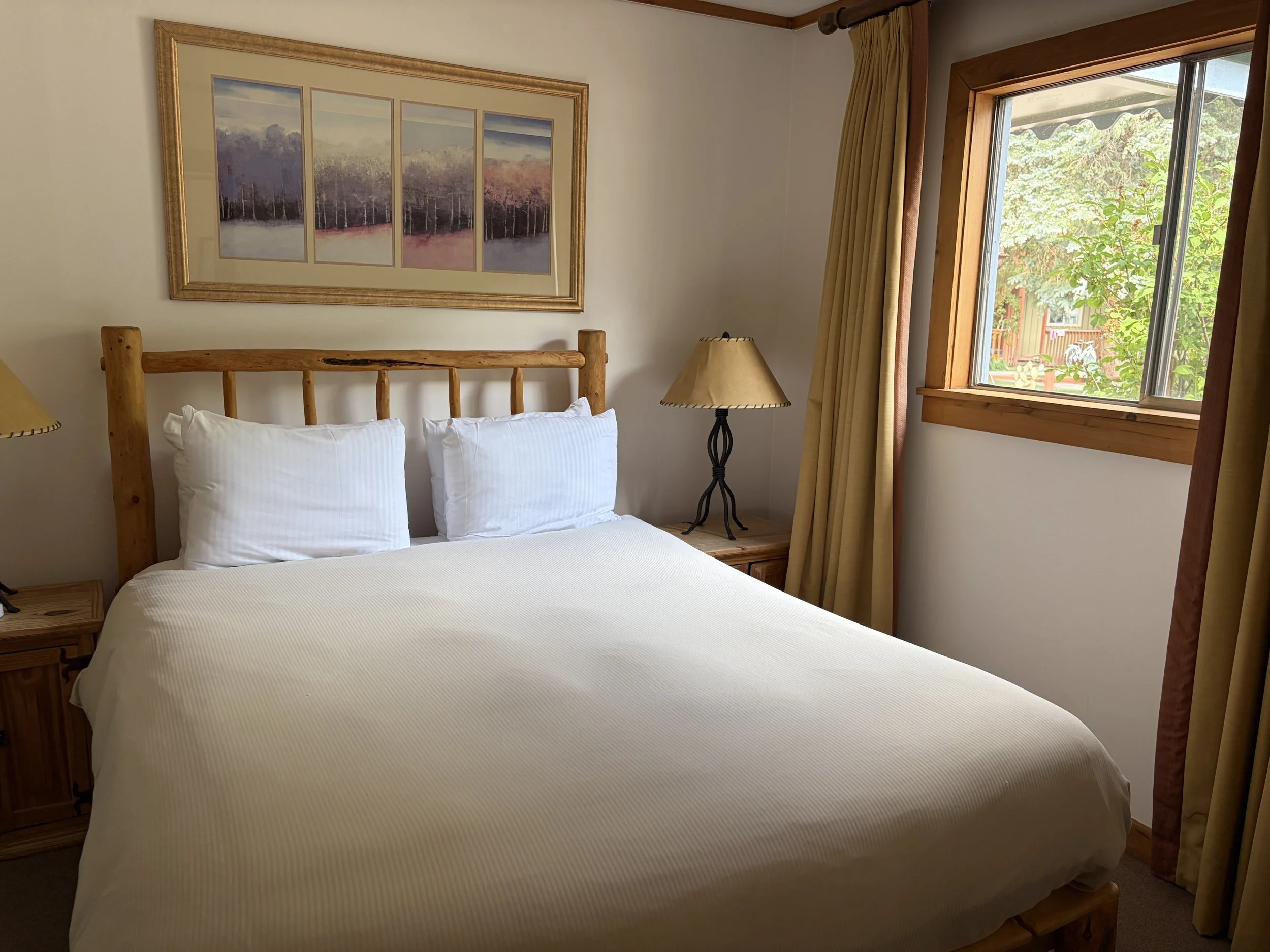 rm 2 bed.JPG