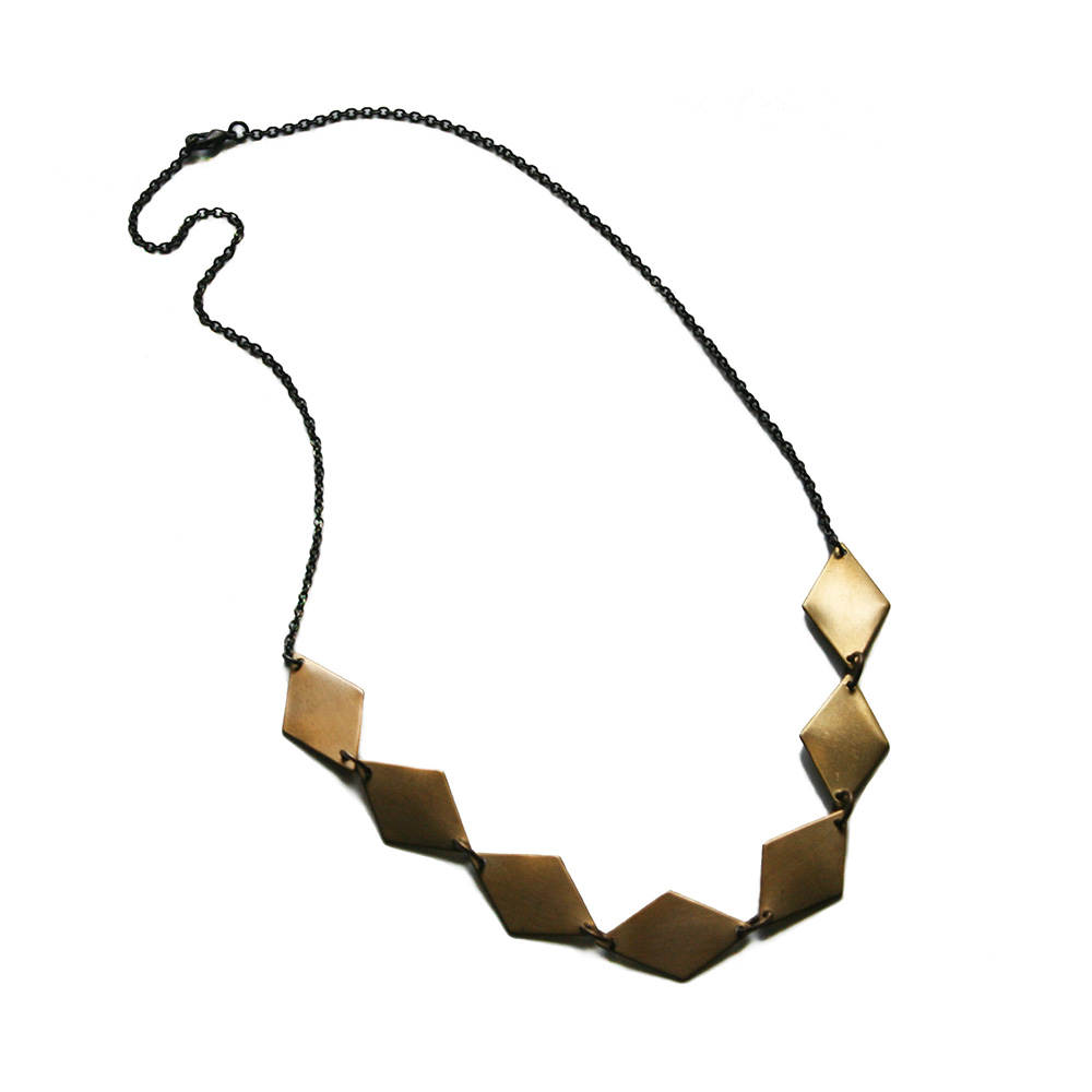 Flat Diamonds Necklace SA 1000.jpg