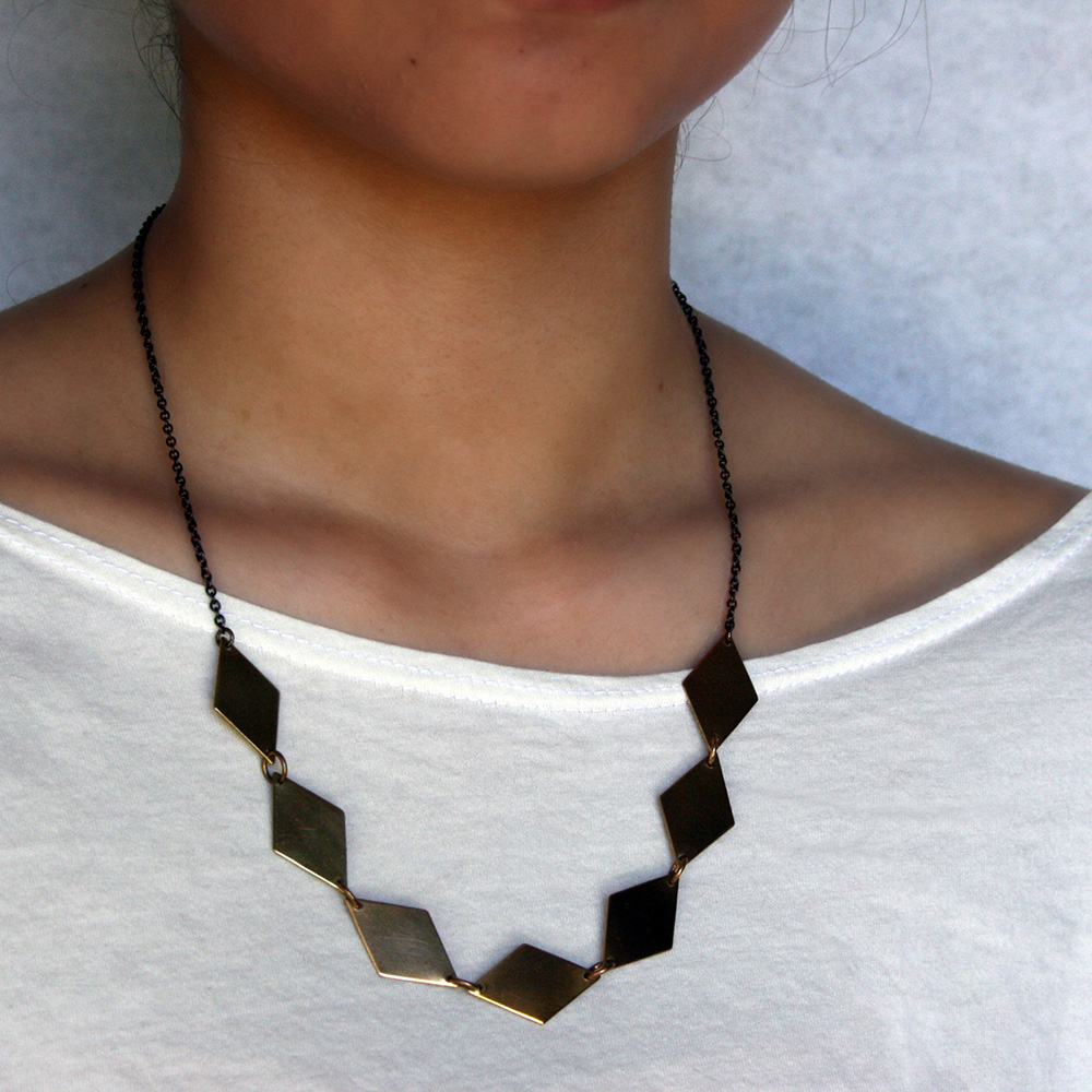 Flat Diamonds Necklace 1000.jpg