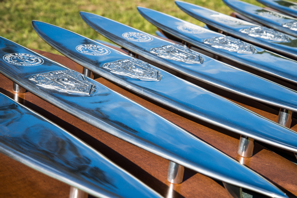 The Invitees to the event, all of them big wave rider legends, gather up for the event where Clyde Aikau (Eddie´s brother) leads the “Blessing of Eddie Aikau” and with this the waiting period for the contest starts.