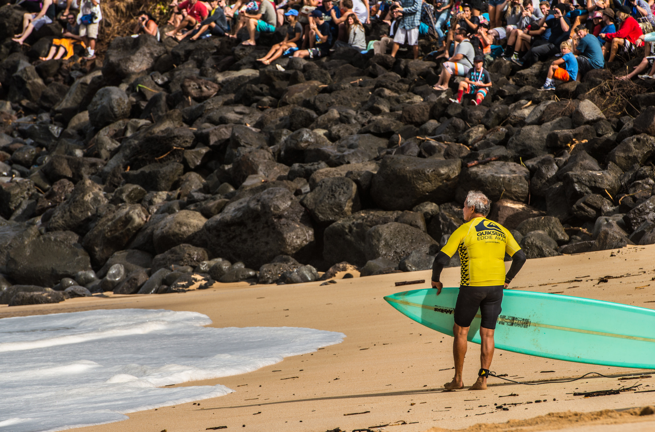 Legendary surfer, Clyde Aikau, brother of Eddie, surfed also at the contest. At his 66 years, Clyde´s surfing was of the charts. 