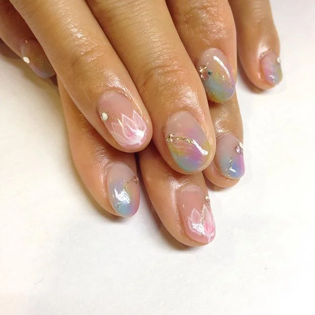 来週、ベトナムへ行くので蓮の花ネイルにしてもらいました！美文ちゃんありがとう&hearts;

#ネイル#蓮の花#lotus flower#ベトナム#poach