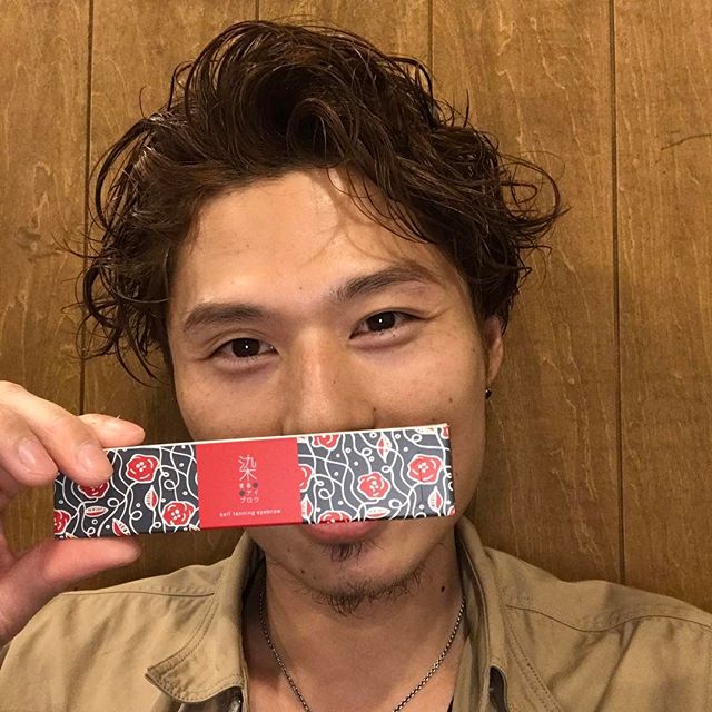 染まるアイブロウ！
きましたこの時期が！！
汗にも負けず！
水にも負けないアイブロウ✨
筆ペンタイプで楽ちんビューティフォー
#727コスメ #眉ティント #染まるアイブロウ #美容室 #江南市 #Ravi