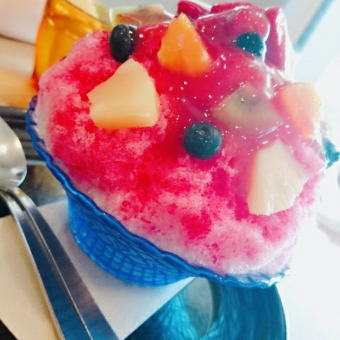 tonacafeLuncH🍴☕#トナカフェ#tonacafe#ランチ#lunch#エッグベネディクト#いちご氷#フルーツ盛り#でかかった#この後プール#ダイエット