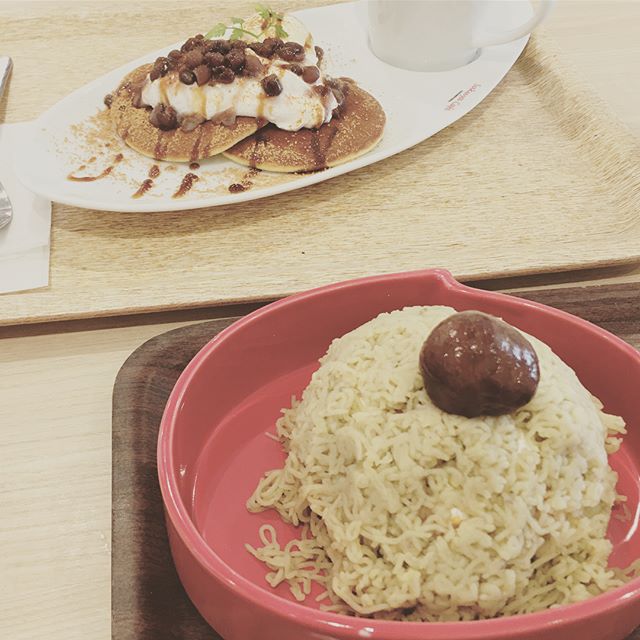 いつも子守してくれてるお母さんをおもてなし〜と思いつきで去年食べれなかった栗一筋を求め川上屋♡からの一回は行っとくかぁとモネの池へ♡結果、両方とも1回で充分な感じでした😂
とりあえず満足😆💕#恵那川上屋  #栗一筋 #あまあま #モネの池 #カメラ越しだとキレイ#肉眼はただの池