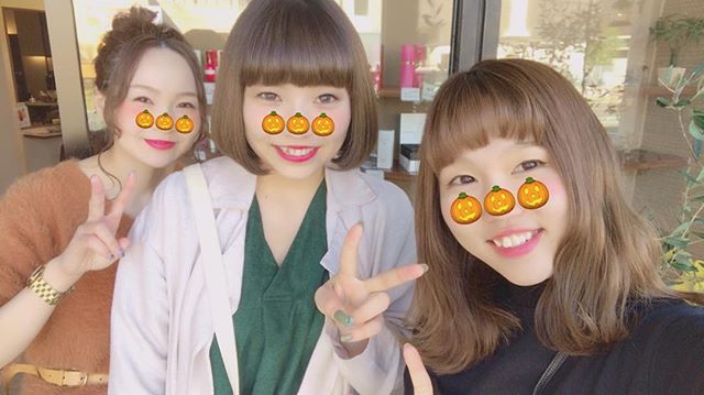 私を見るだけでニヤニヤと笑うはーちゃん♡
なにも私してないのに、人生楽しそーって言ってくれるはーちゃん♡笑  つられて私を見て笑うちづさん♡笑

いつも仲良くしてくれてありがとう♡♡ また来月🎃💓