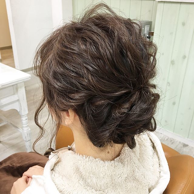 Hair arrange✂︎✂︎✂︎✂︎💇
.
.
ちょくちょく結婚式のsetの予約が入ります😊11月もあと1日か&hellip;
#hair #hairstyle #hairsalon #hairdresser #haircolor #hairarrange #work#my#calme#cute#weddingparty #f4f#instagood #美容院#美容師#美容室#ヘアアレンジ#結婚式#お呼ばれヘア #カルム#愛知#小牧 #春日井#サロンワーク