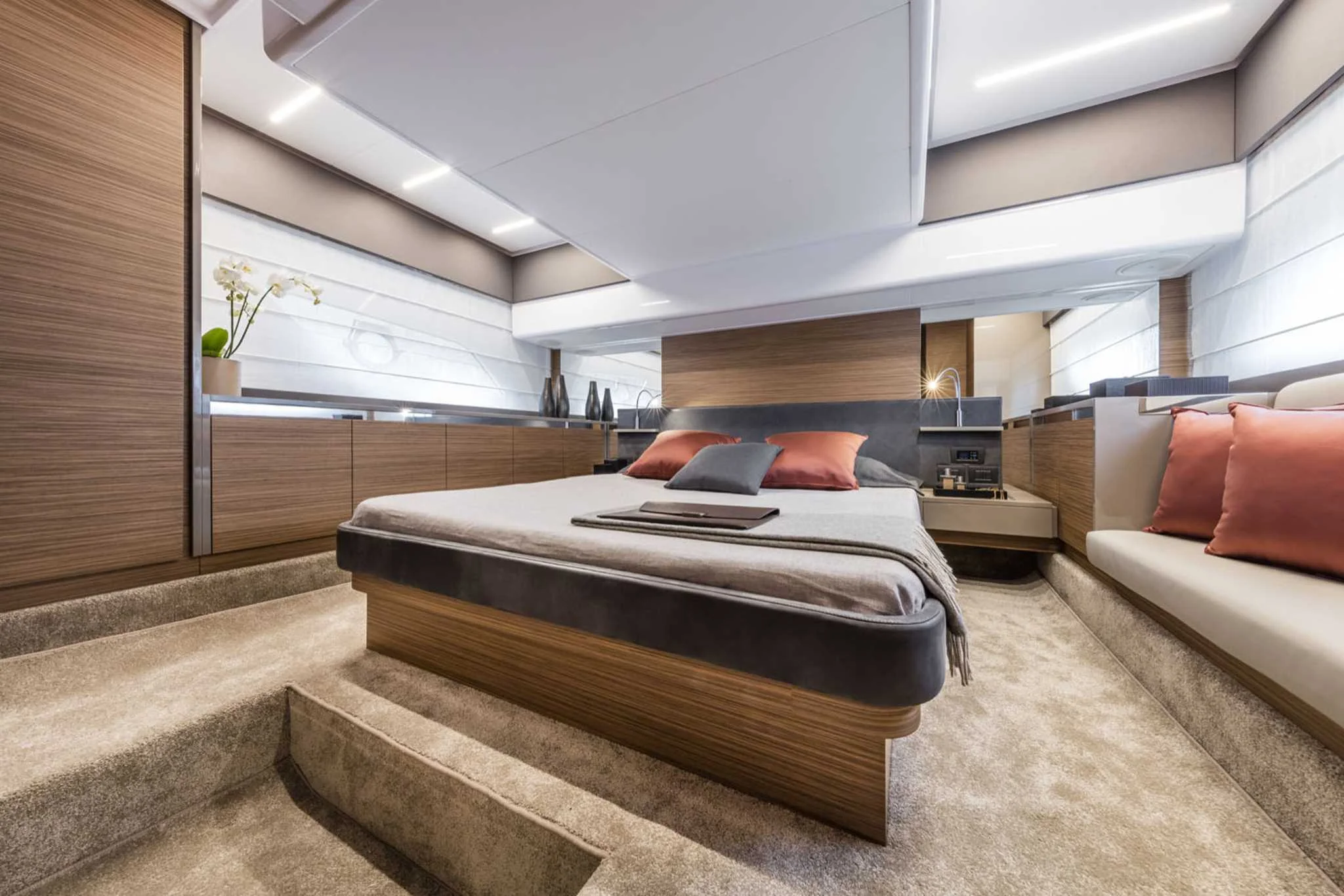 Ferretti Yachts 450 Master Stateroom