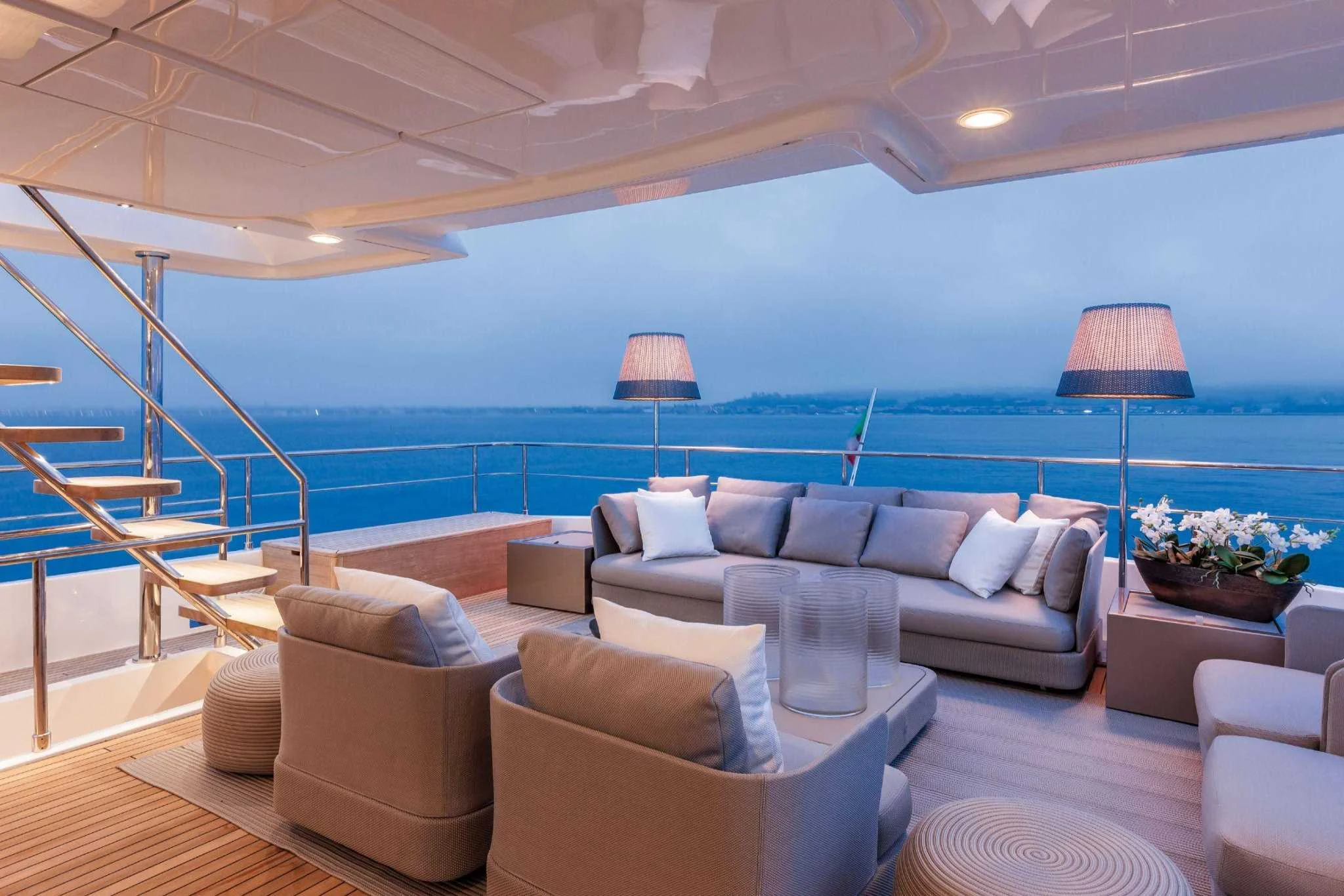 Navetta 28 Upper Deck Seating