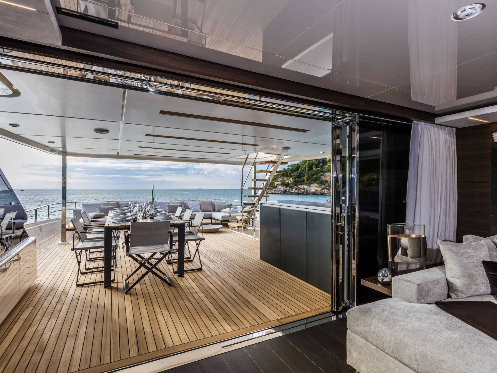 Navetta 37 Upper Deck