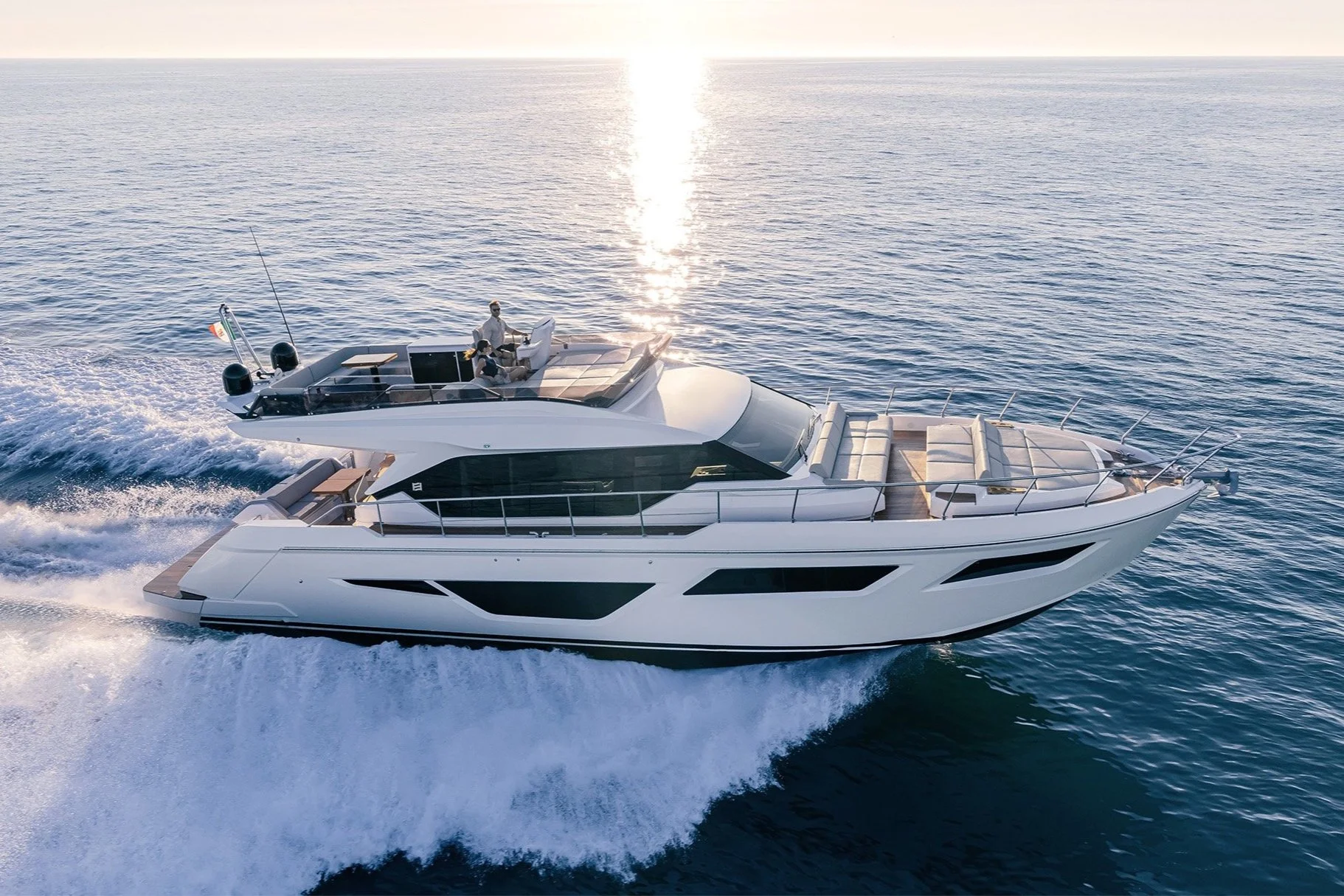FerrettiYachts580_Profile.jpg