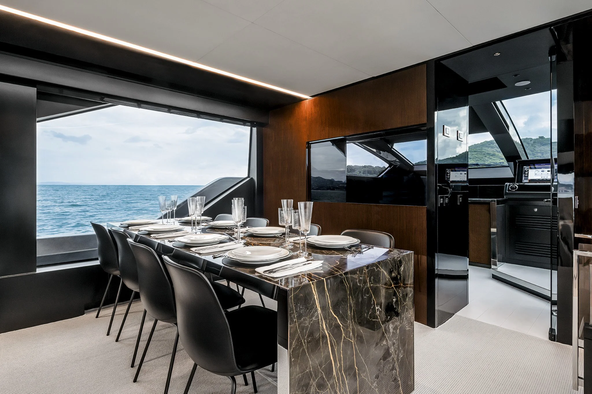 Riva82' Diva Dining