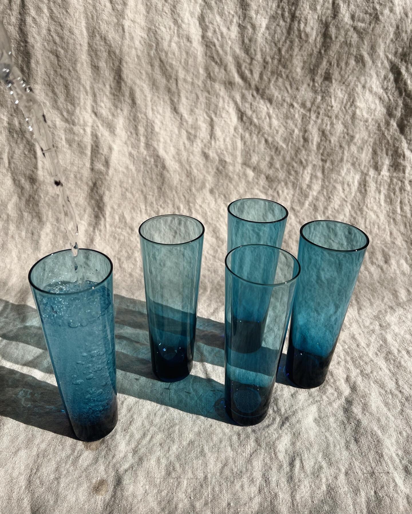 [sold] set of 5 deep blue champagne glasses