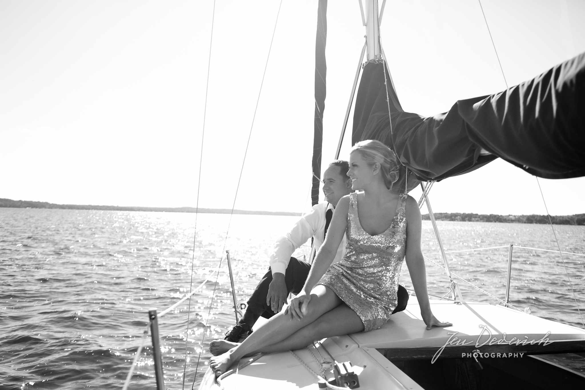 JenDederichPhotography_Madison Engagement_Sailing_Mendota_001.jpg