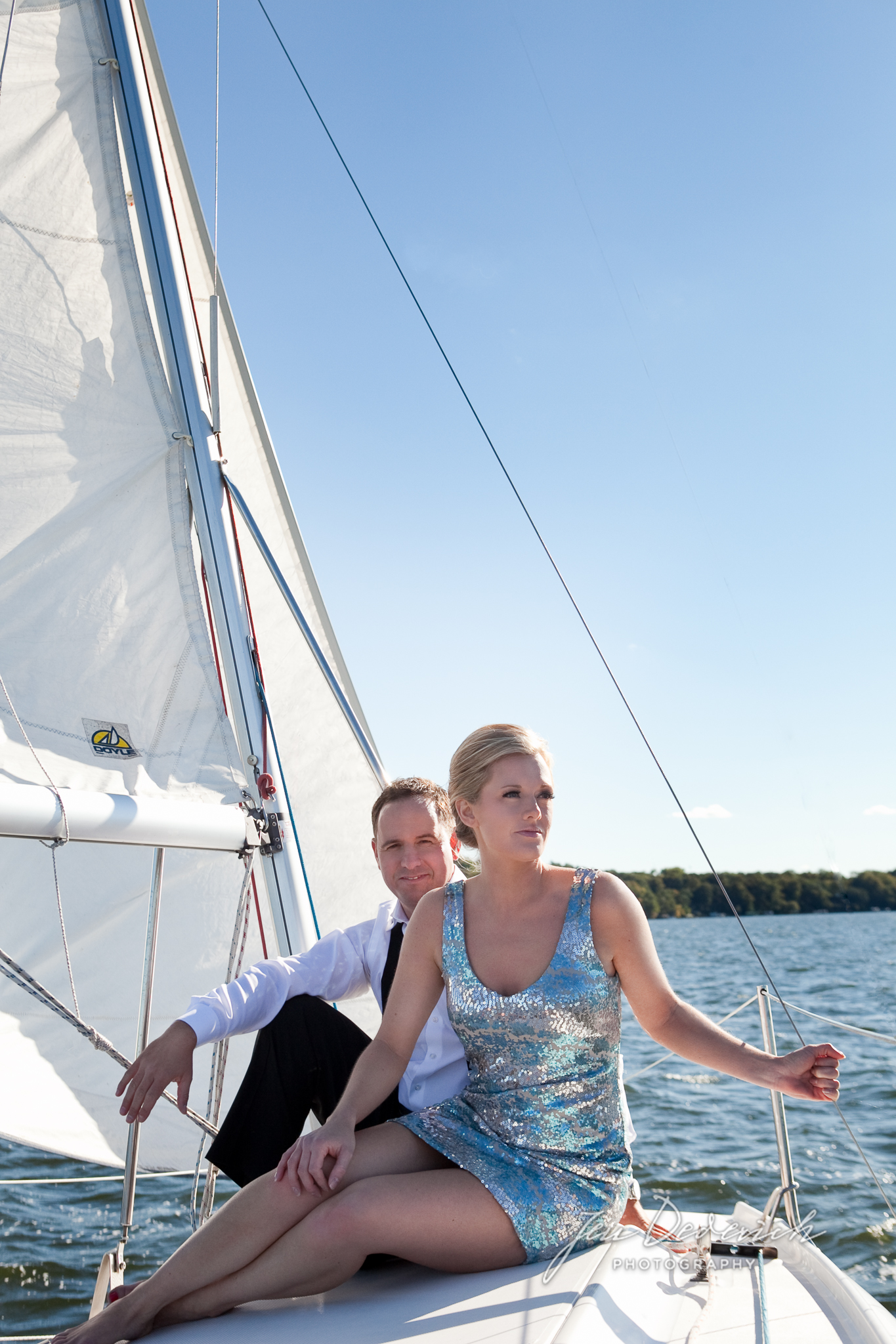 JenDederichPhotography_Madison Engagement_Sailing_Mendota_004.jpg