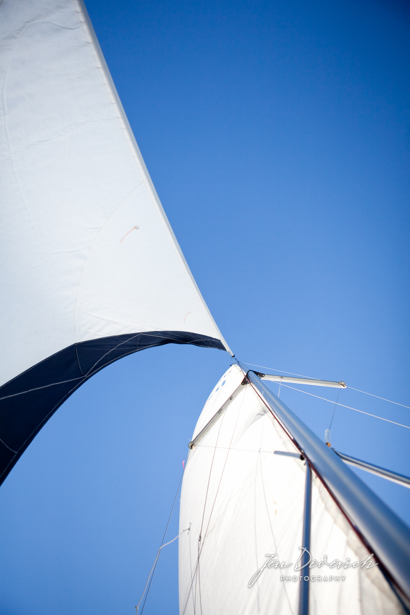 JenDederichPhotography_Madison Engagement_Sailing_Mendota_005.jpg