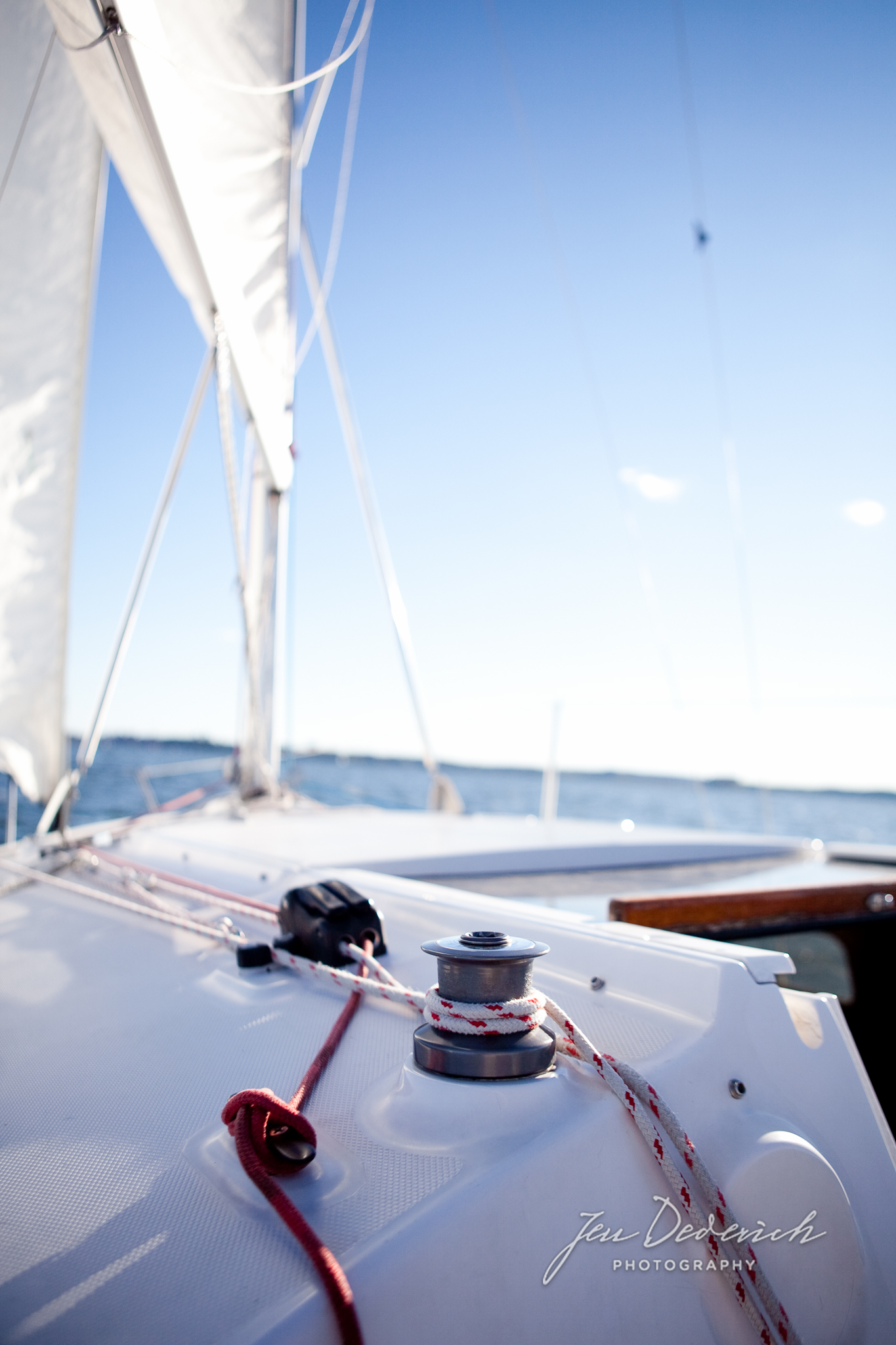 JenDederichPhotography_Madison Engagement_Sailing_Mendota_006.jpg