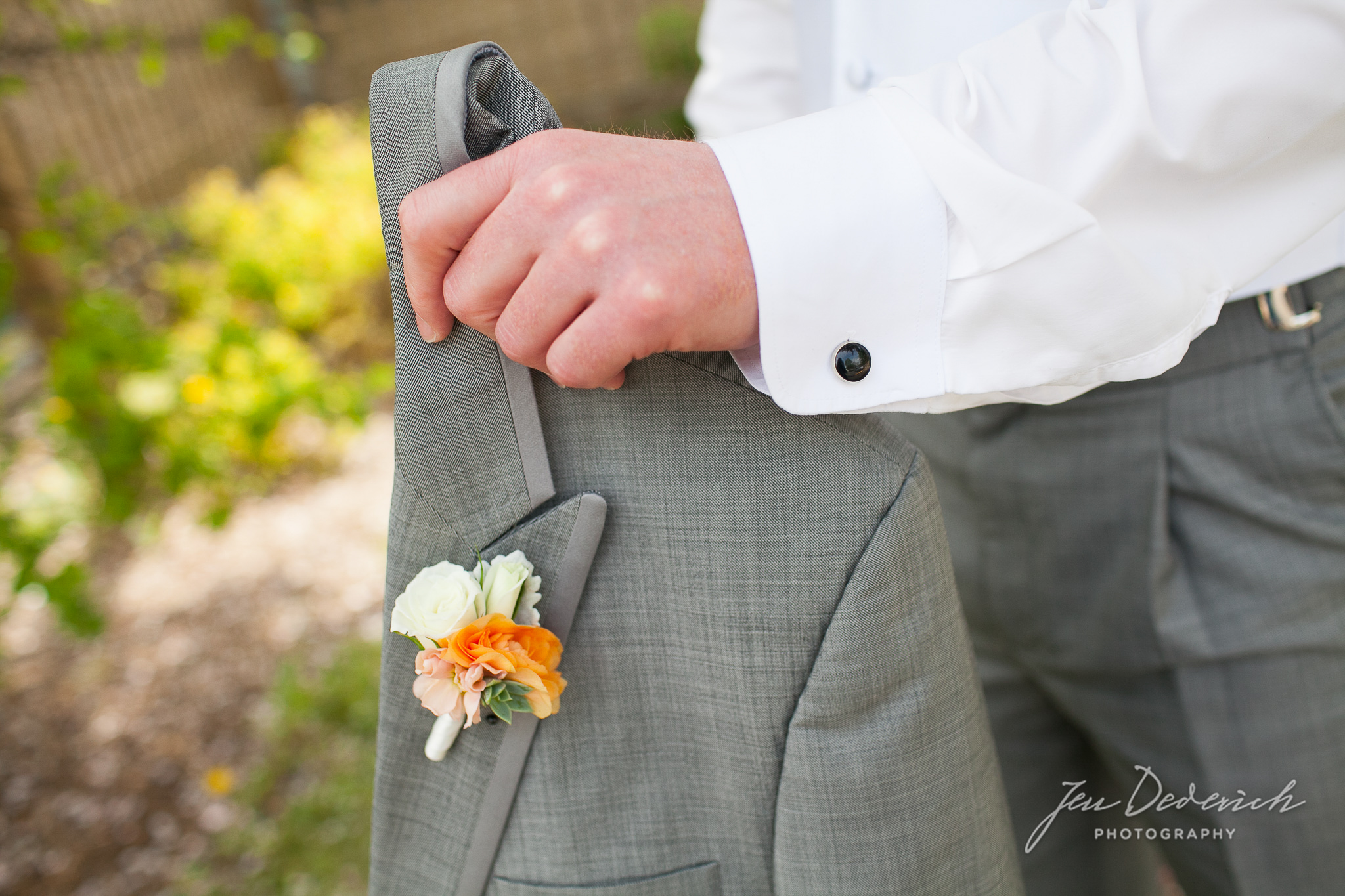 010_groom-details.jpg