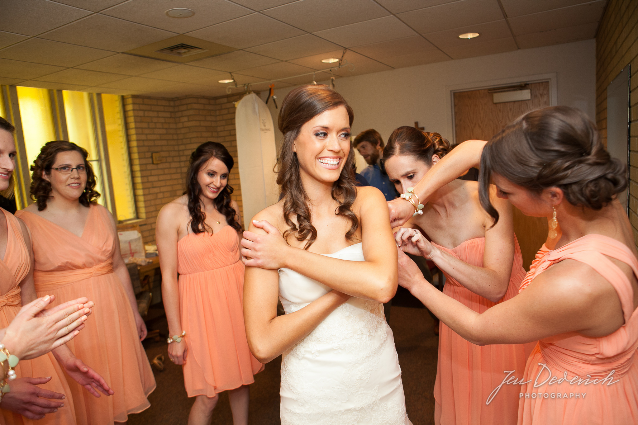 013_bride-getting-ready.jpg