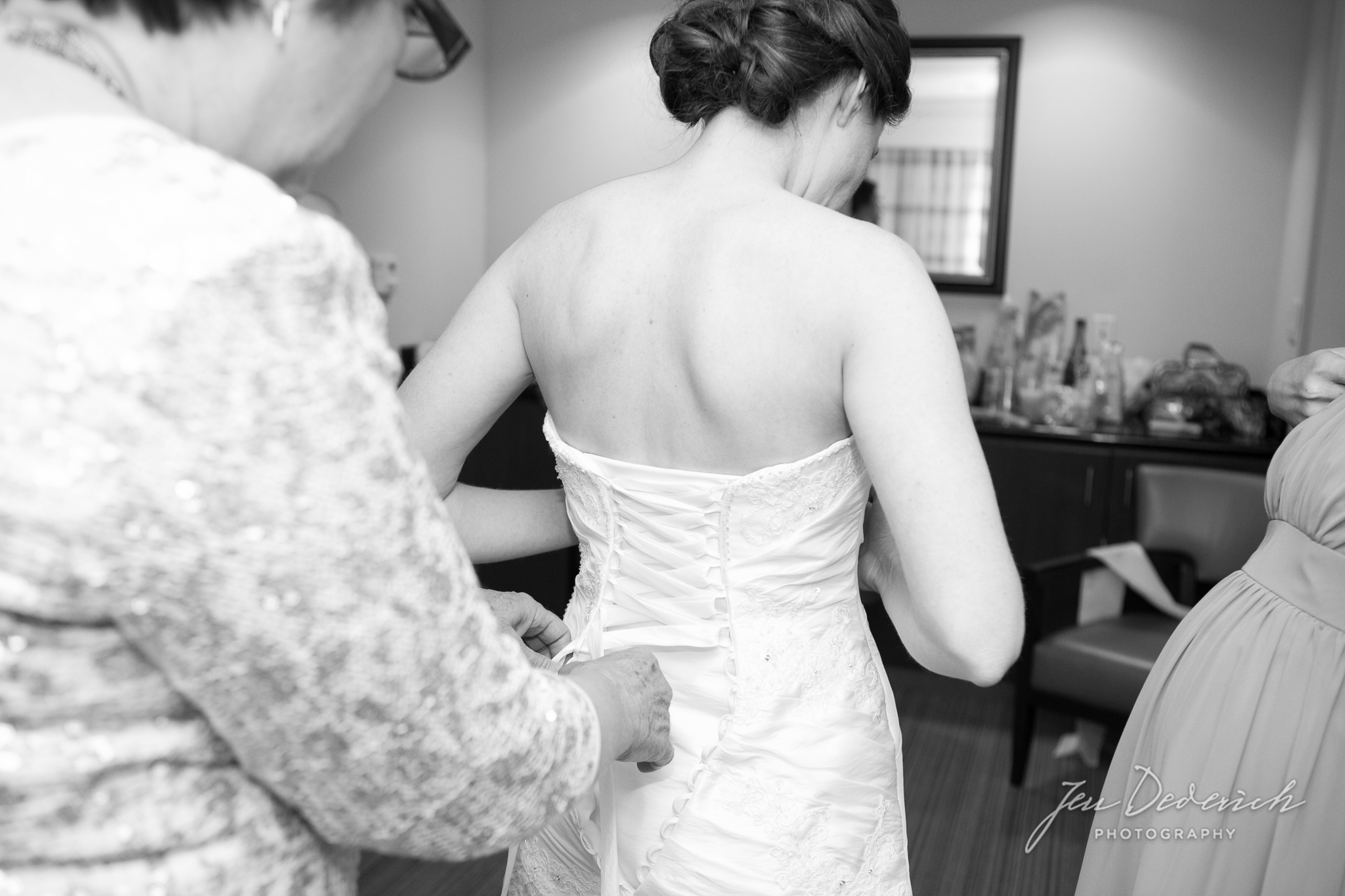 madison wisconsin bride dressing