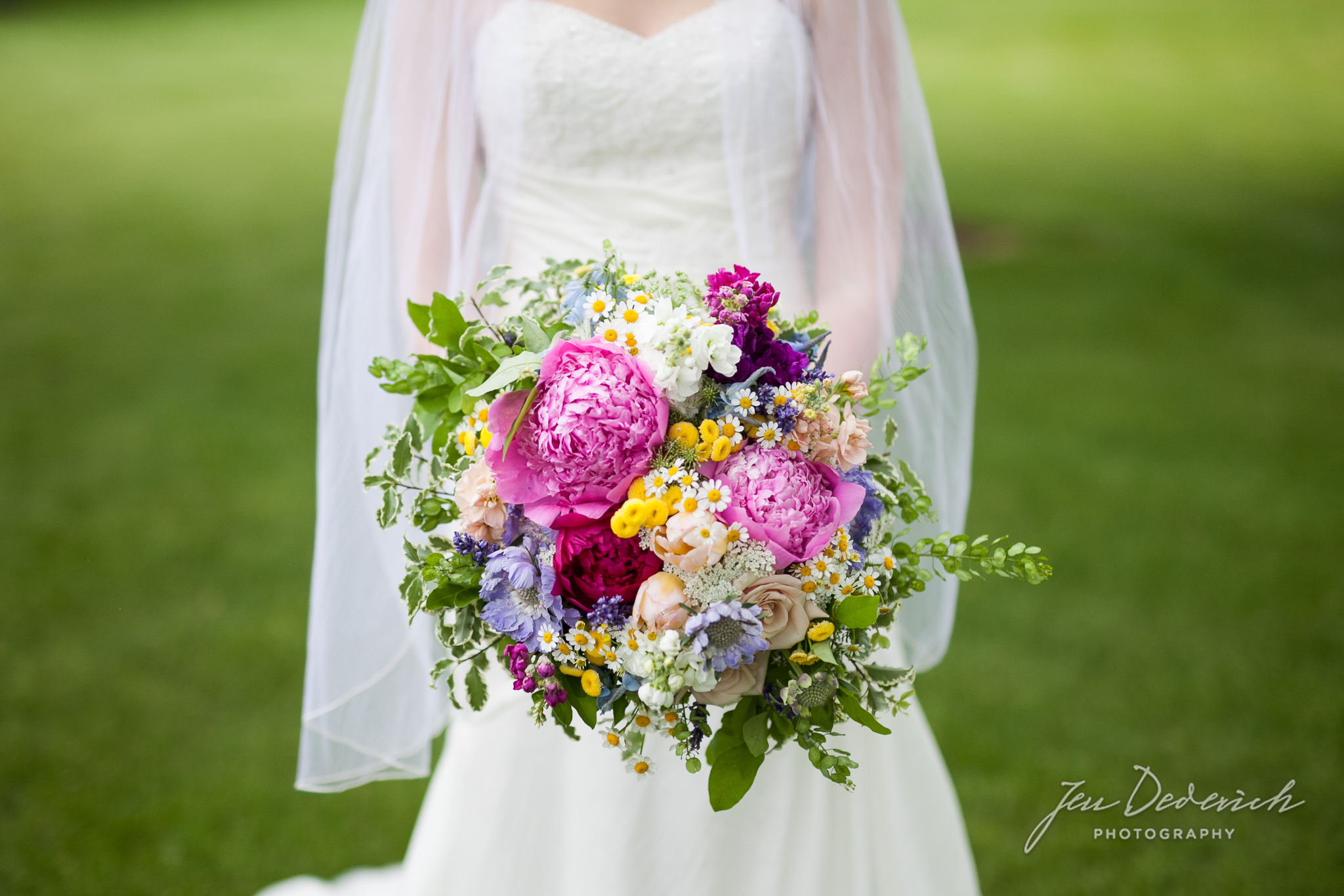 summer bridal bouquet madison wisconsin