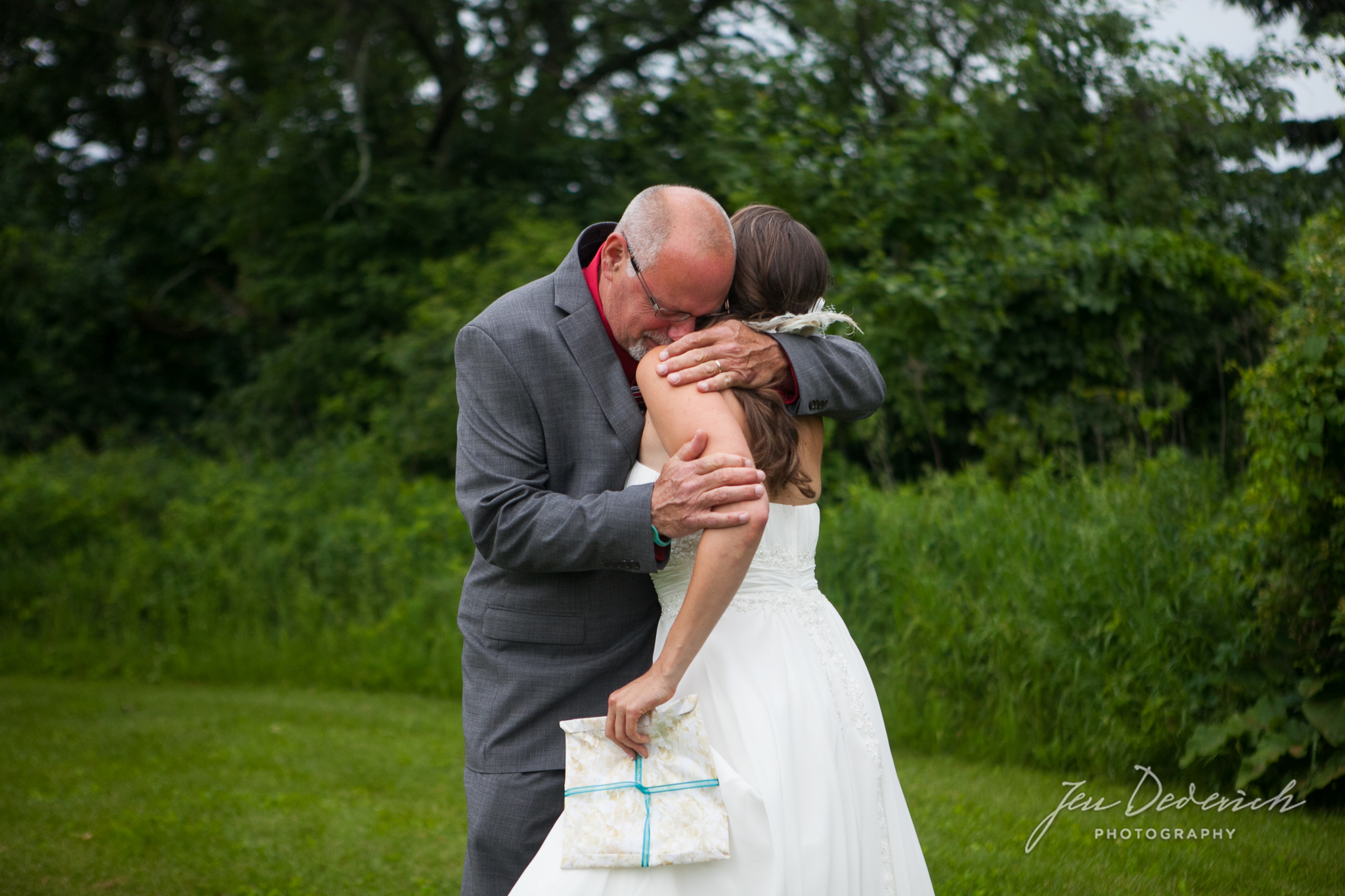 Madison-Wisconsin-backyard-wedding_013.jpg