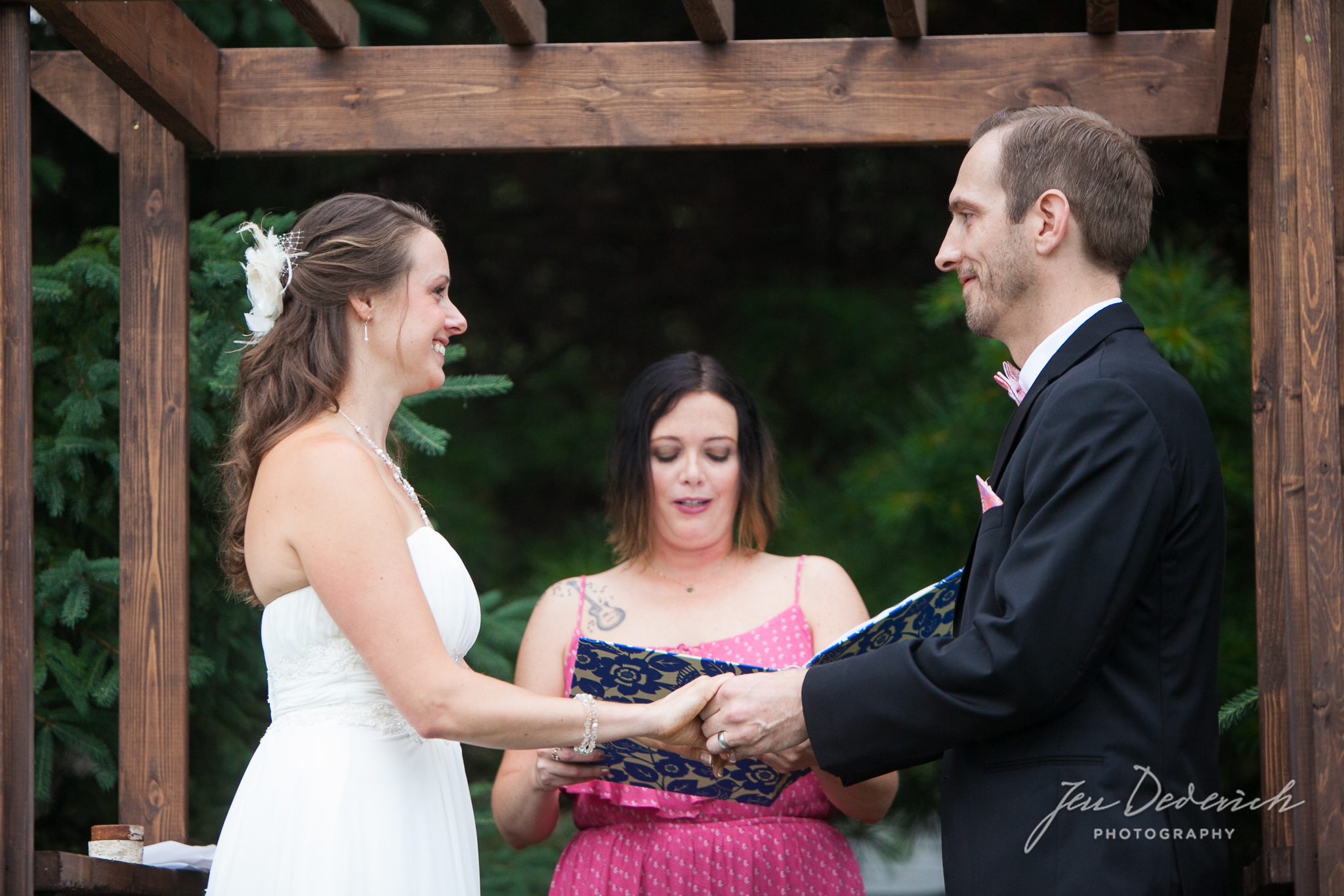 Madison-Wisconsin-backyard-wedding_025.jpg