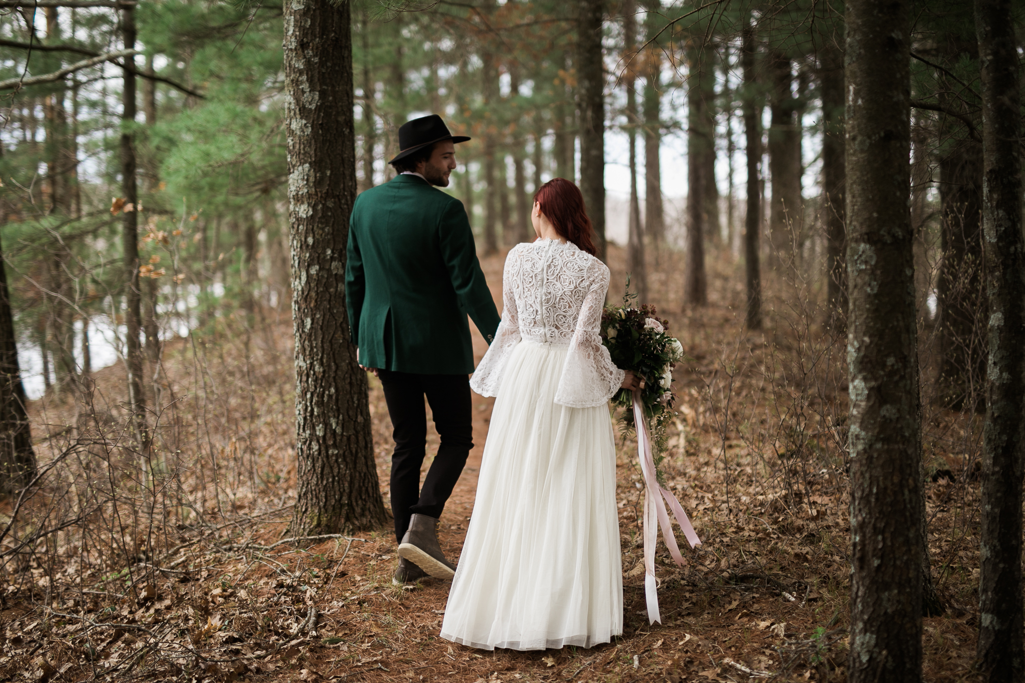 Wisconsin-Northwoods-wedding-inspiration-boho-elopement_004.jpg