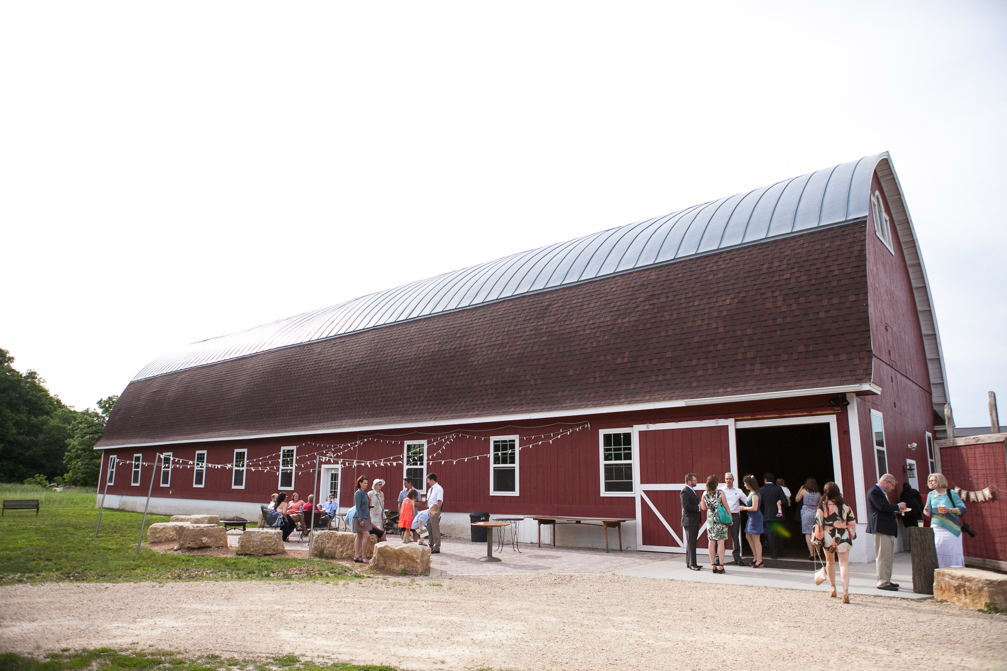 Sugarland-Wisconsin-barn-summer-wedding_110.jpg