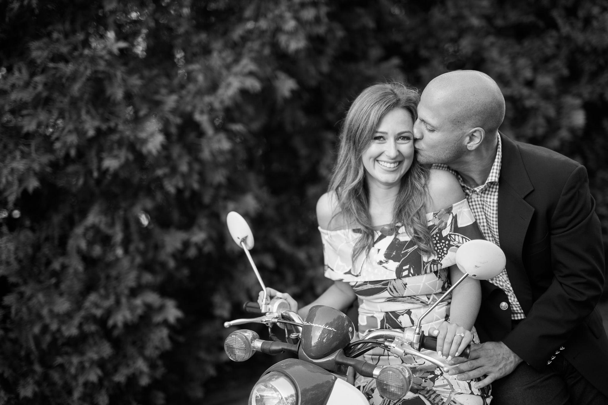 Lake-Muskego-summer-Wisconsin-engagement-portraits_021.jpg