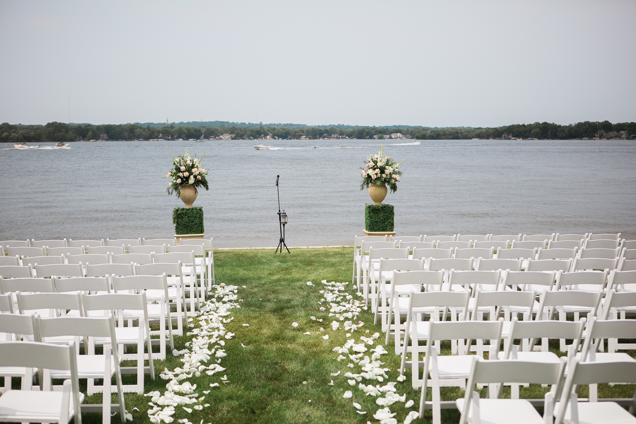 Backyard-Wisconsin-Lake-wedding_032.jpg
