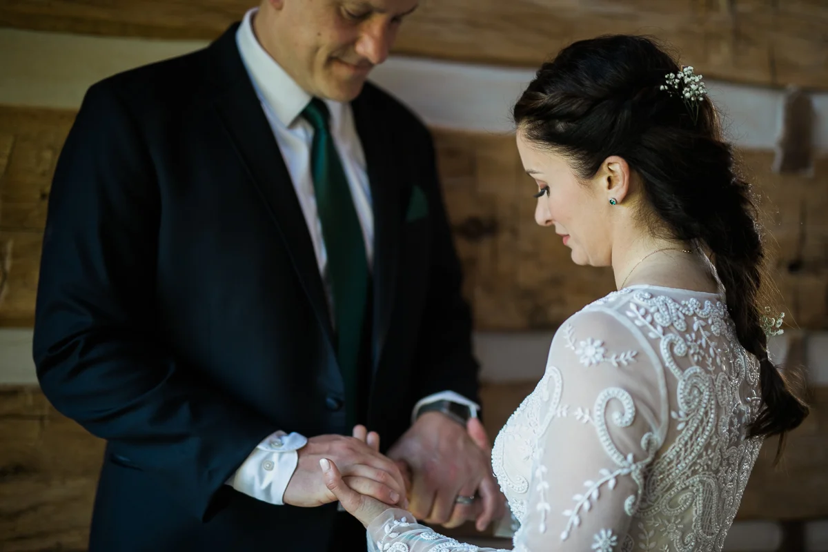Elopement-cabin-outdoor-wedding-Wisconsin_059.jpg