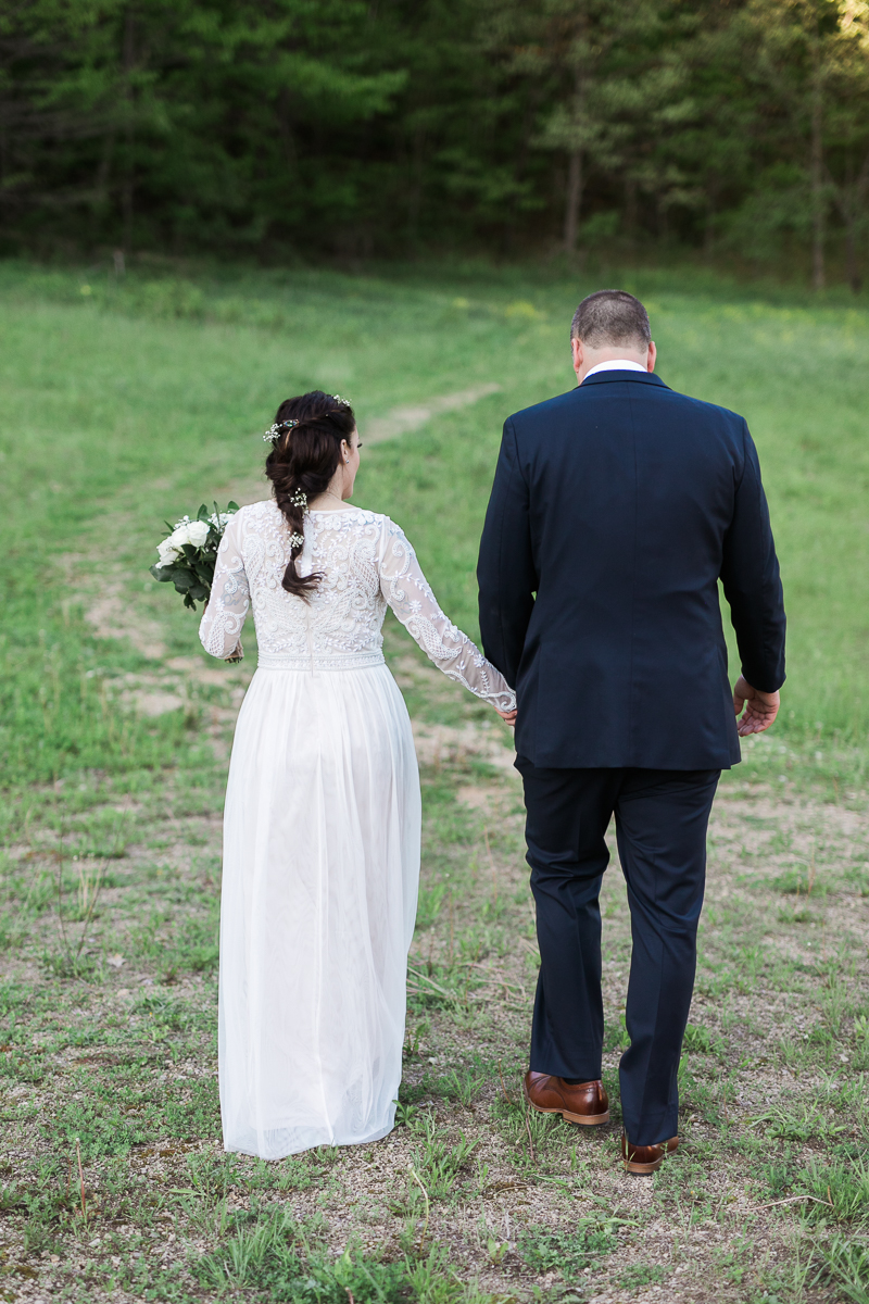 Elopement-cabin-outdoor-wedding-Wisconsin_067.jpg