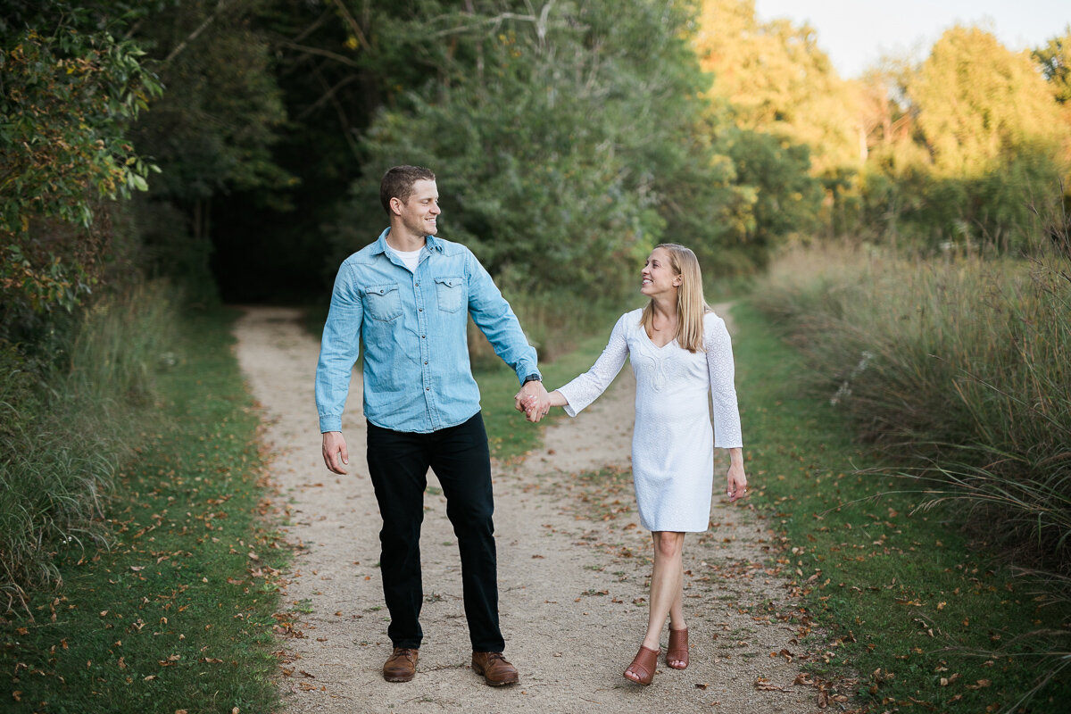 Engagement-portraits-Stoughton-Wisconsin_044.jpg