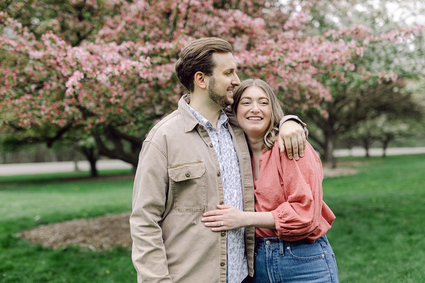 Good news, there were still pretty spring blooms in Madison ☺️

#jendederichphotography #wisconsinportraitphotographer #wisconsinweddingphotographer #madisonwi #madisonwisconsin #madisonportraitphotographer #madisonweddingphotographer #milwaukeeportr