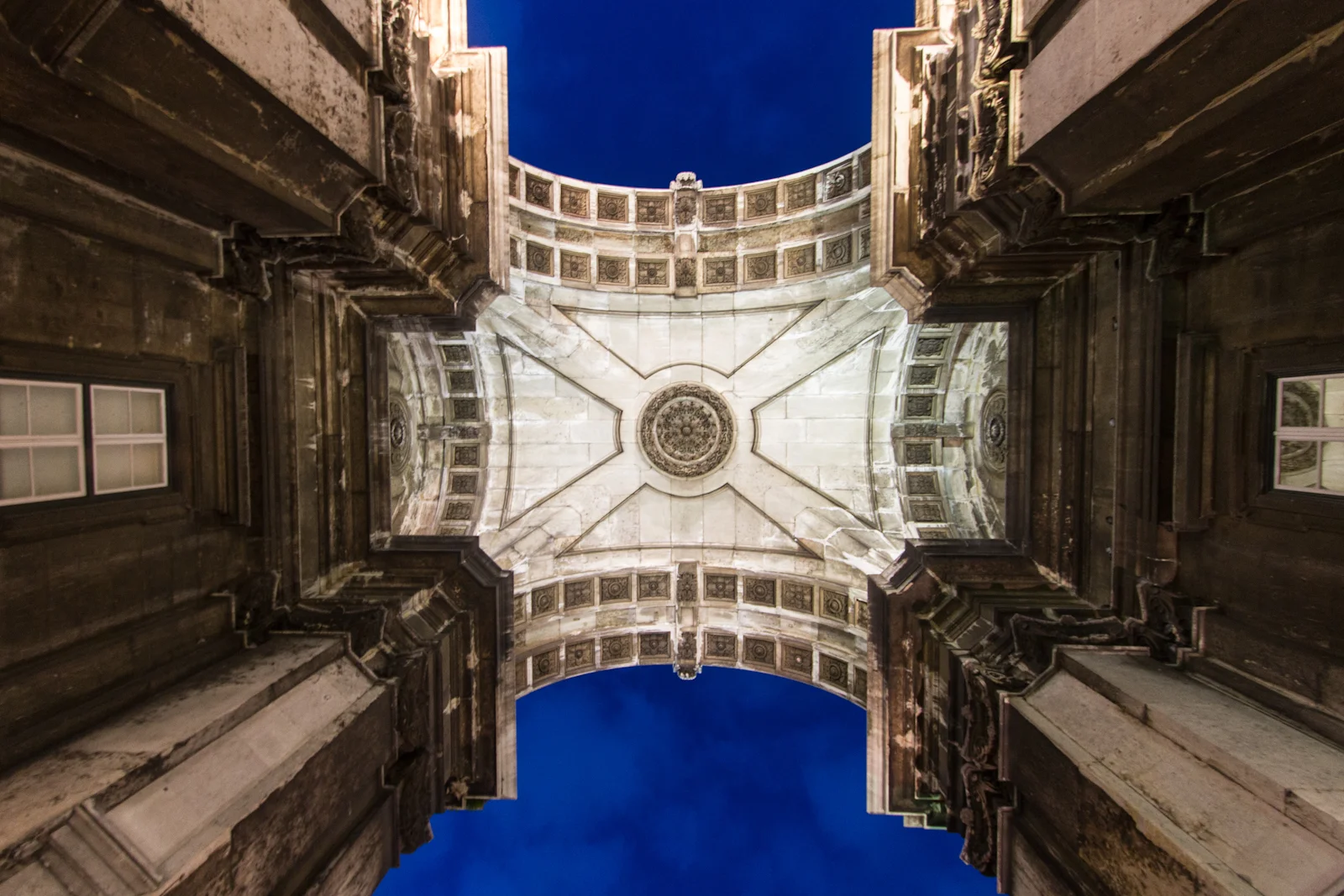Praça do Comércio, Arch