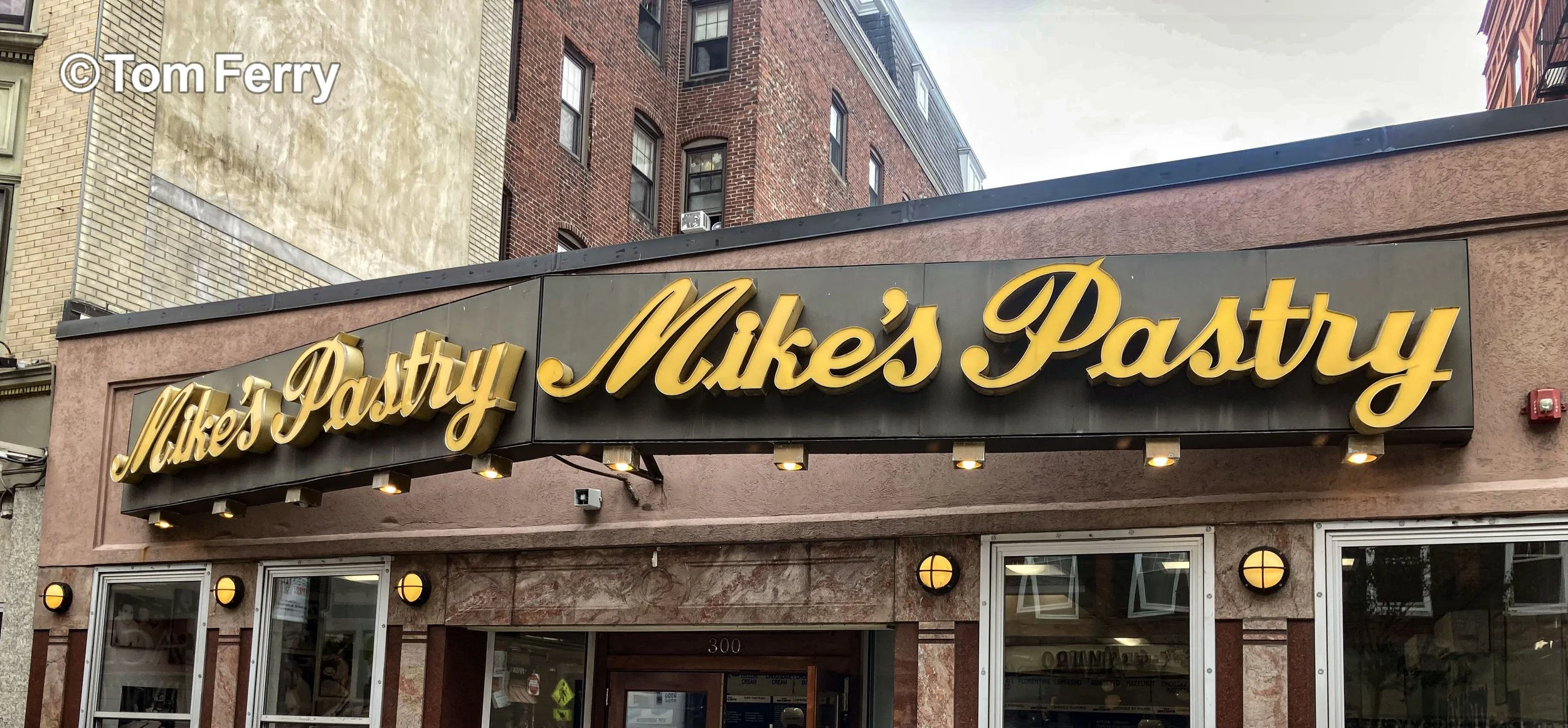 Mike's Pastry