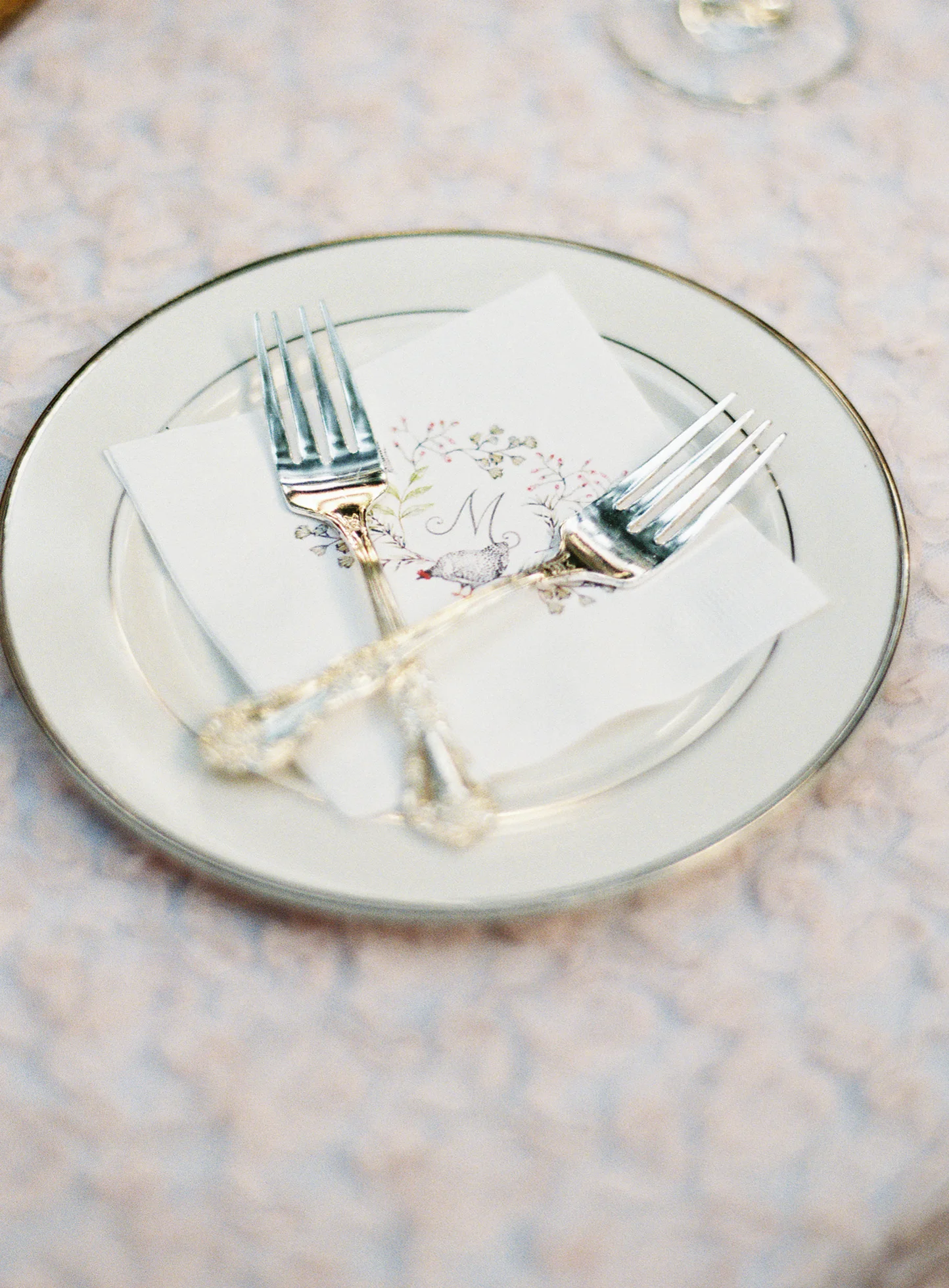 custom watercolor wedding napkins (image: allison kuhn photography ) (please inquire by email)