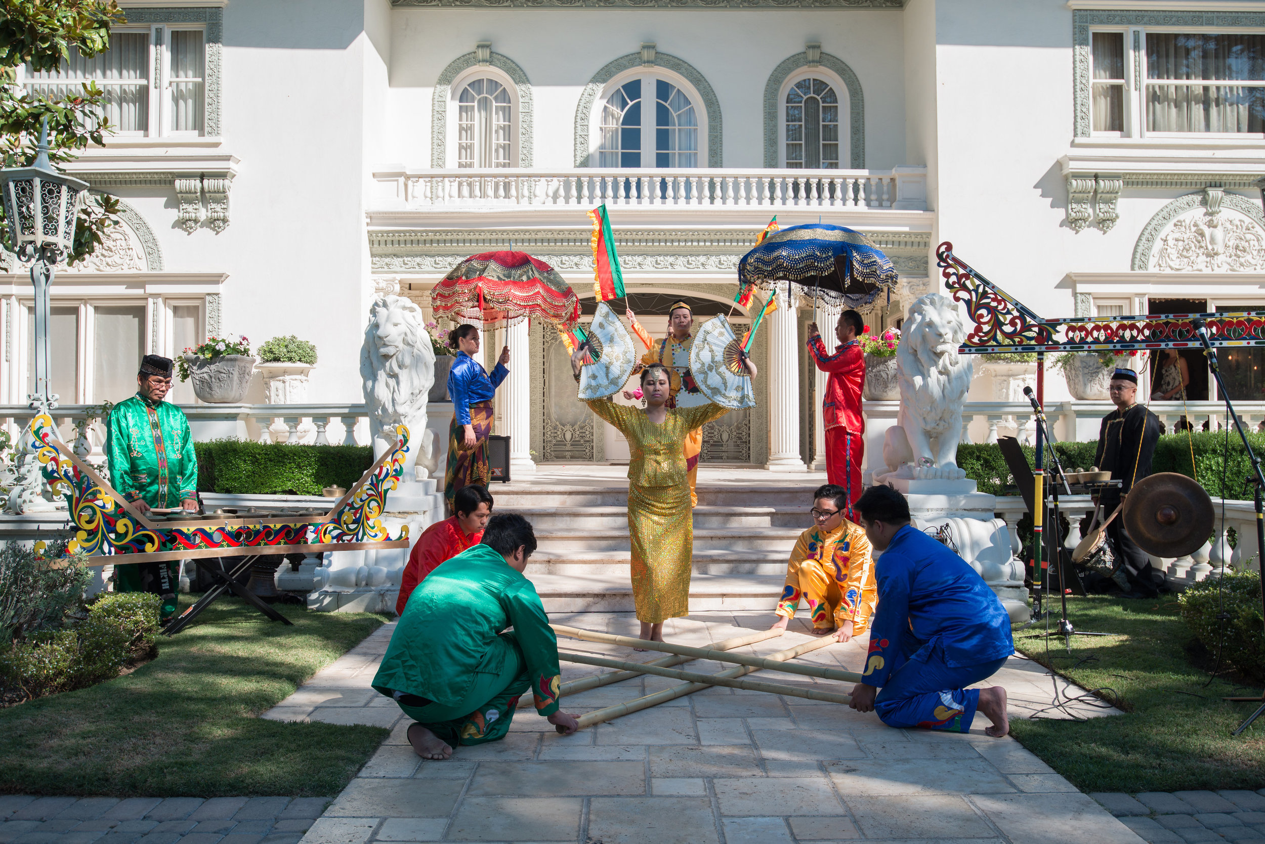  Filipino dance troupe 