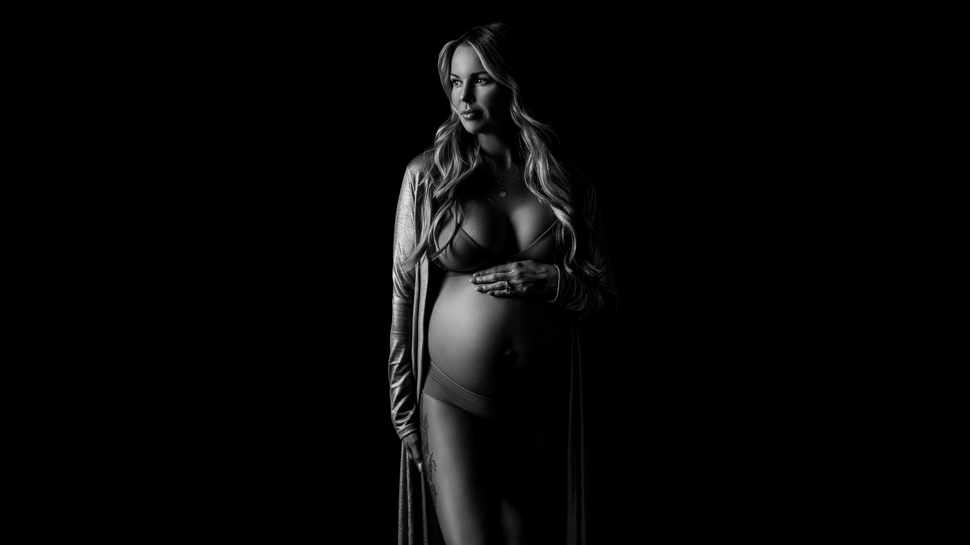Fine Art Pregnancy Photography Studio: Fine art maternity portrait with a focus on the mother’s glowing beauty