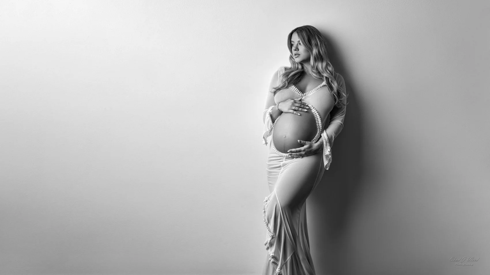 Phoenix Maternity Photography: Pregnant woman with hands on belly