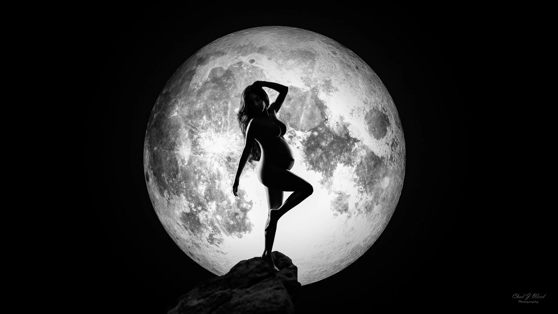 Maternity Photography Studio Mesa: Pregnant mother posing in front of the moon - conceptual