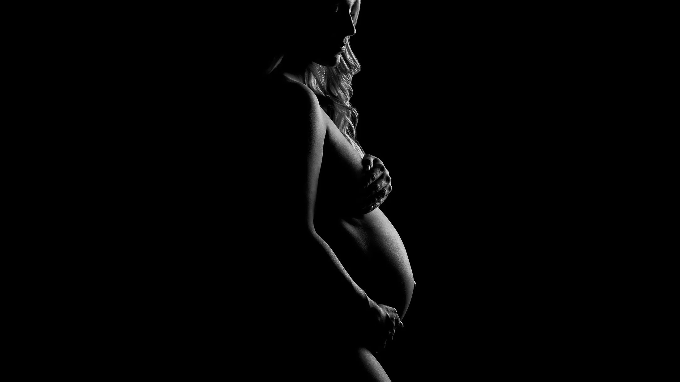 Fine Art Maternity Photography: Black and white fine art maternity photography