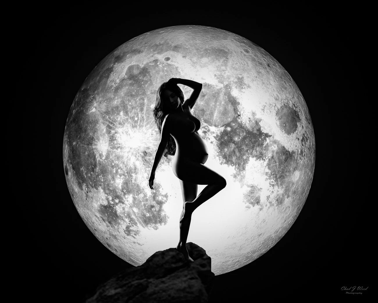 Maternity photo session with a full moon in the background
