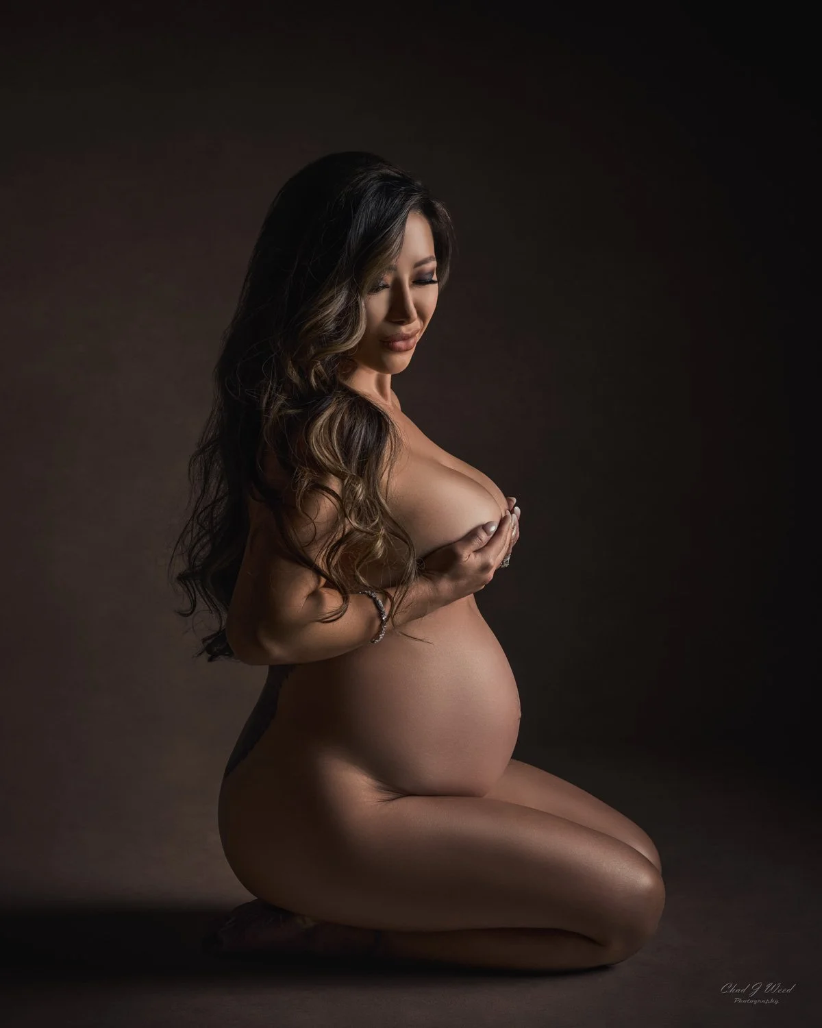Kneeling side profile maternity boudoir image