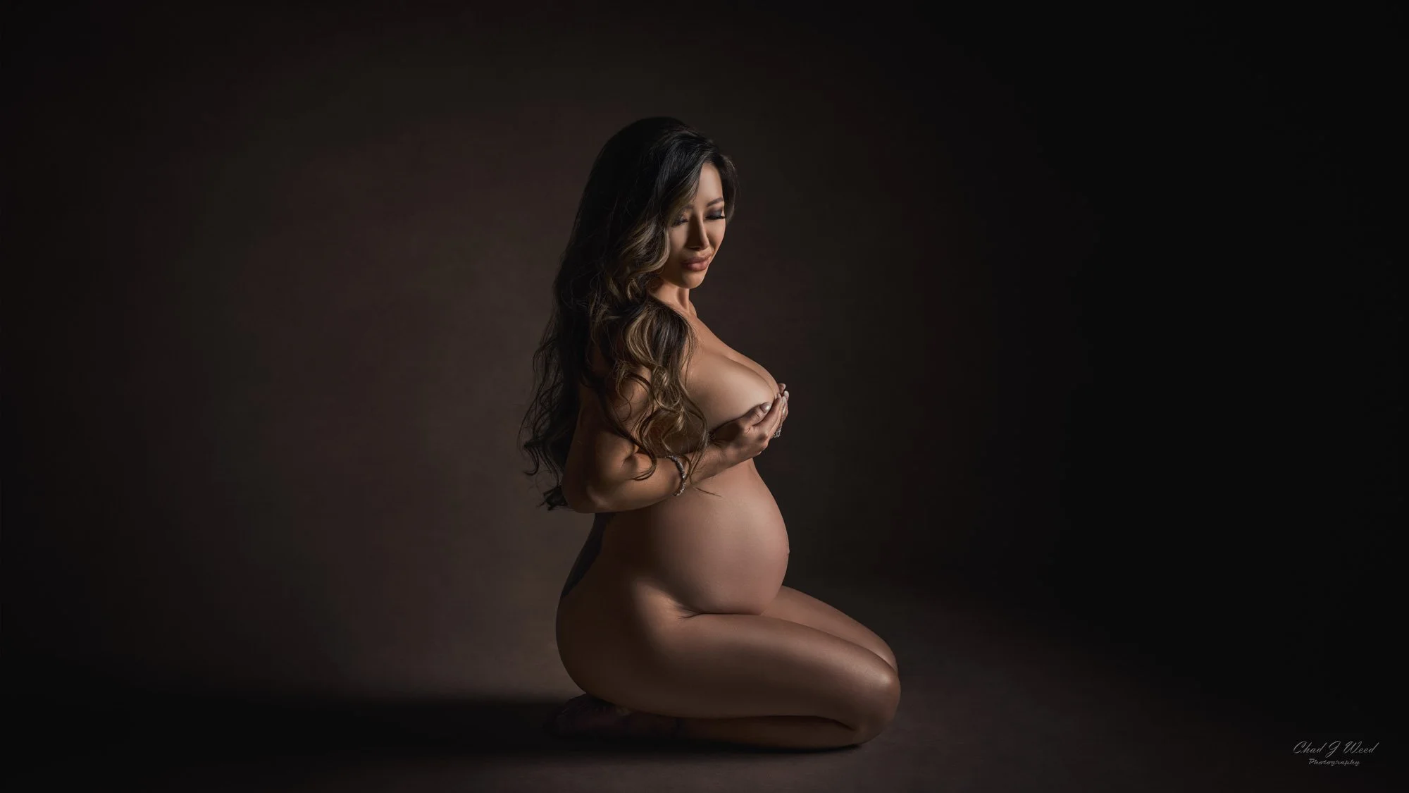 Dreamy Fine Art pregnancy photography with soft studio tones.